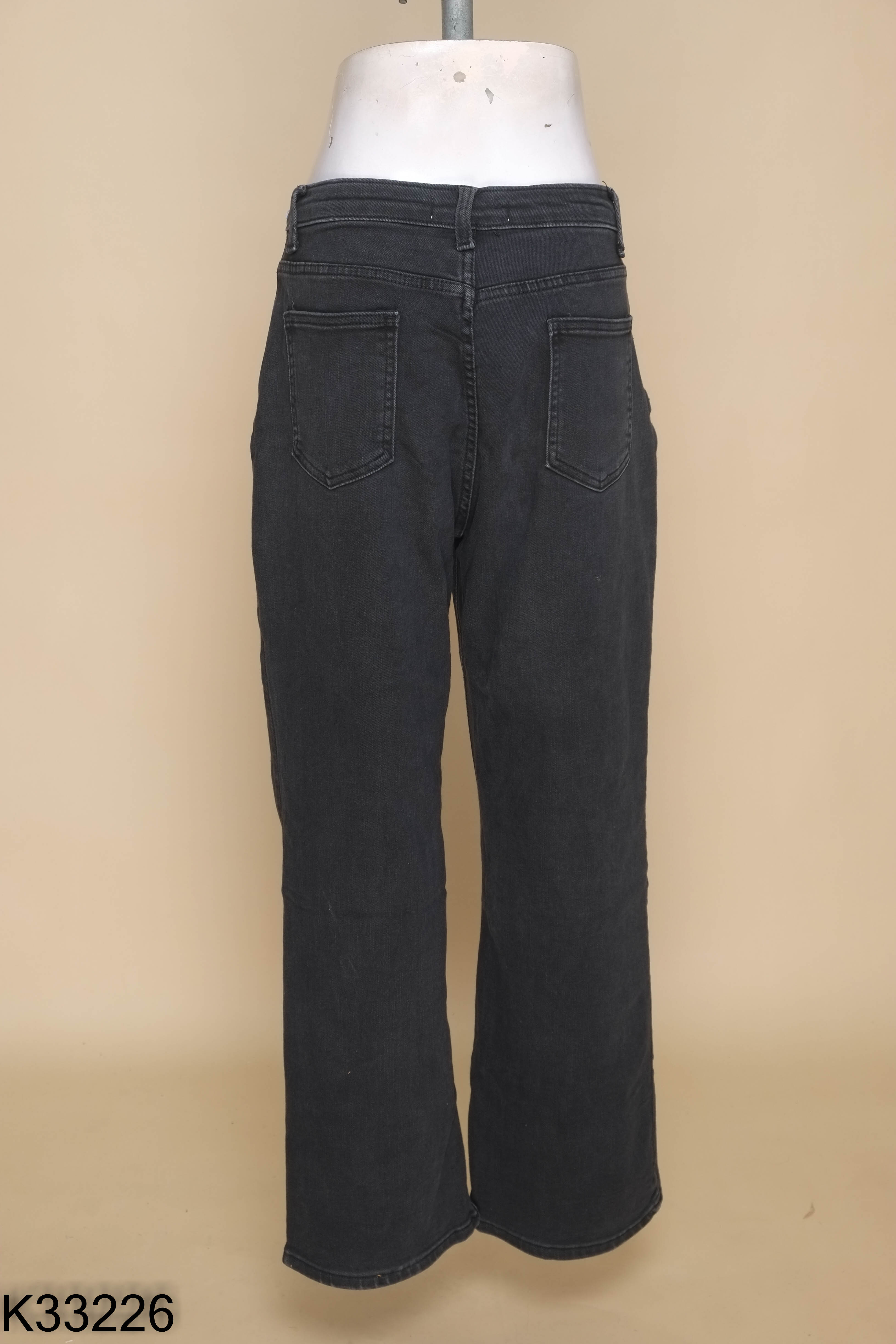 Quần jeans đen trơn suông