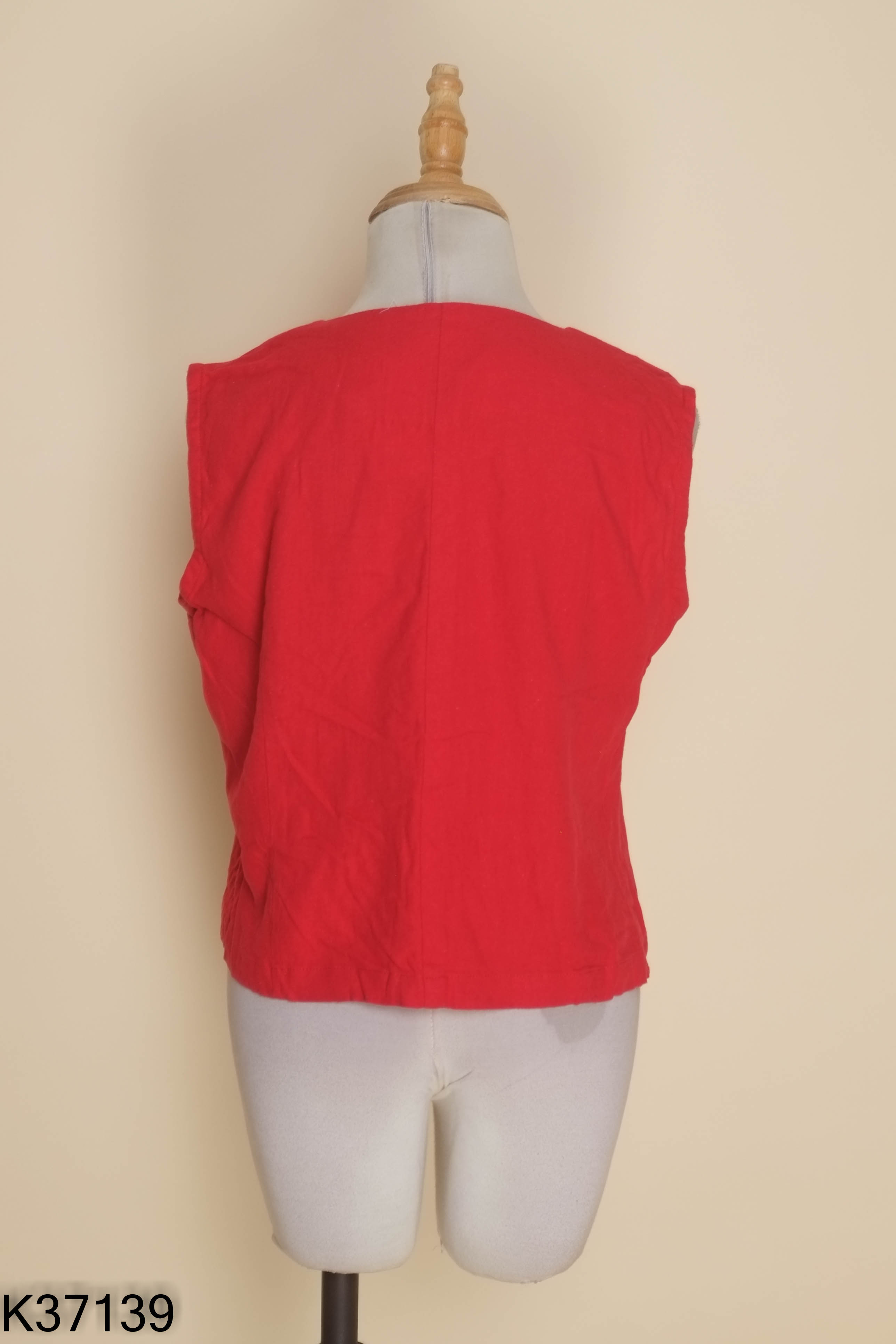 Áo linen đỏ HELLY TRAN gile kiểu vest