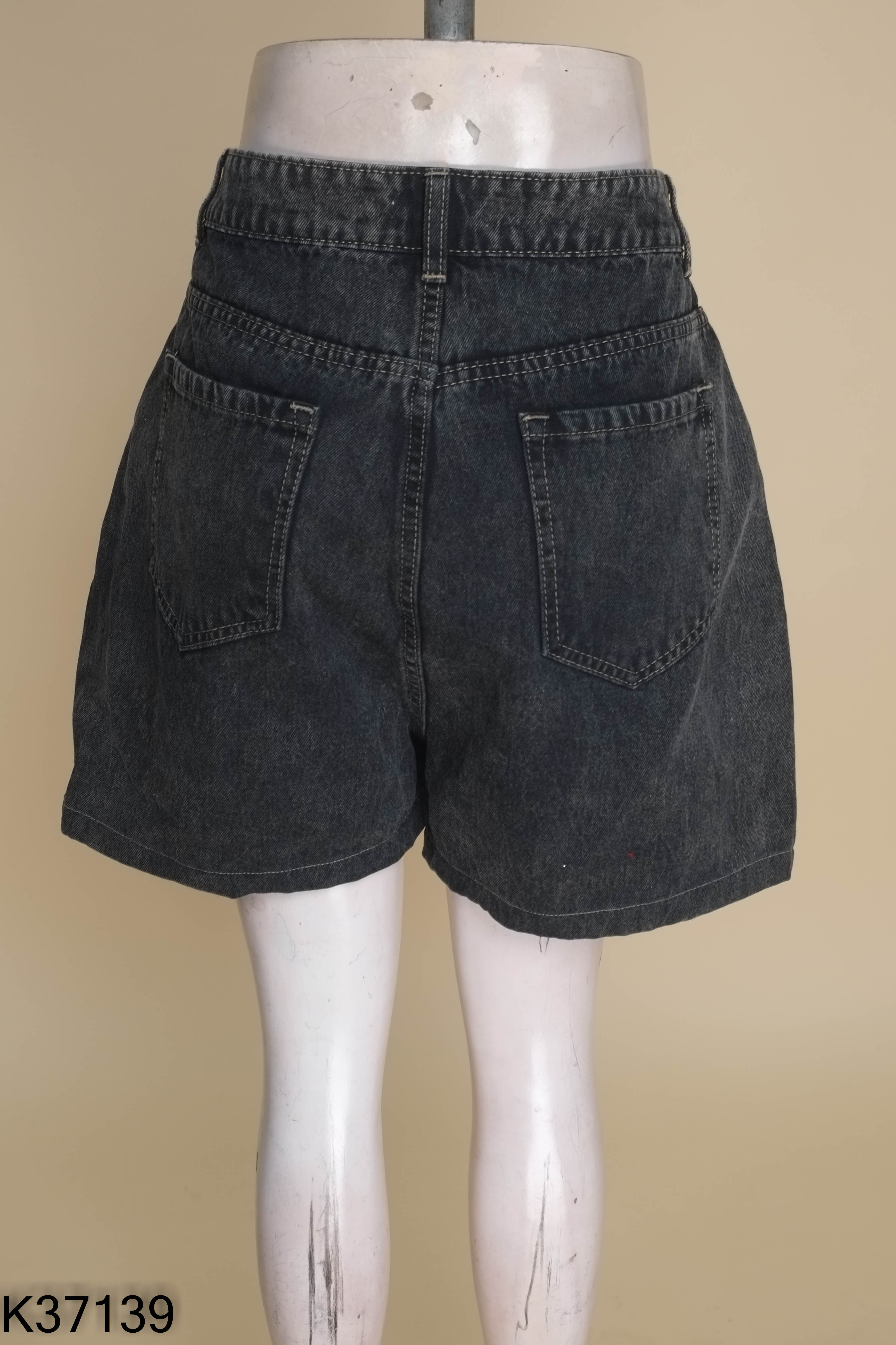 Quần short jeans đen GUMAC ống rộng