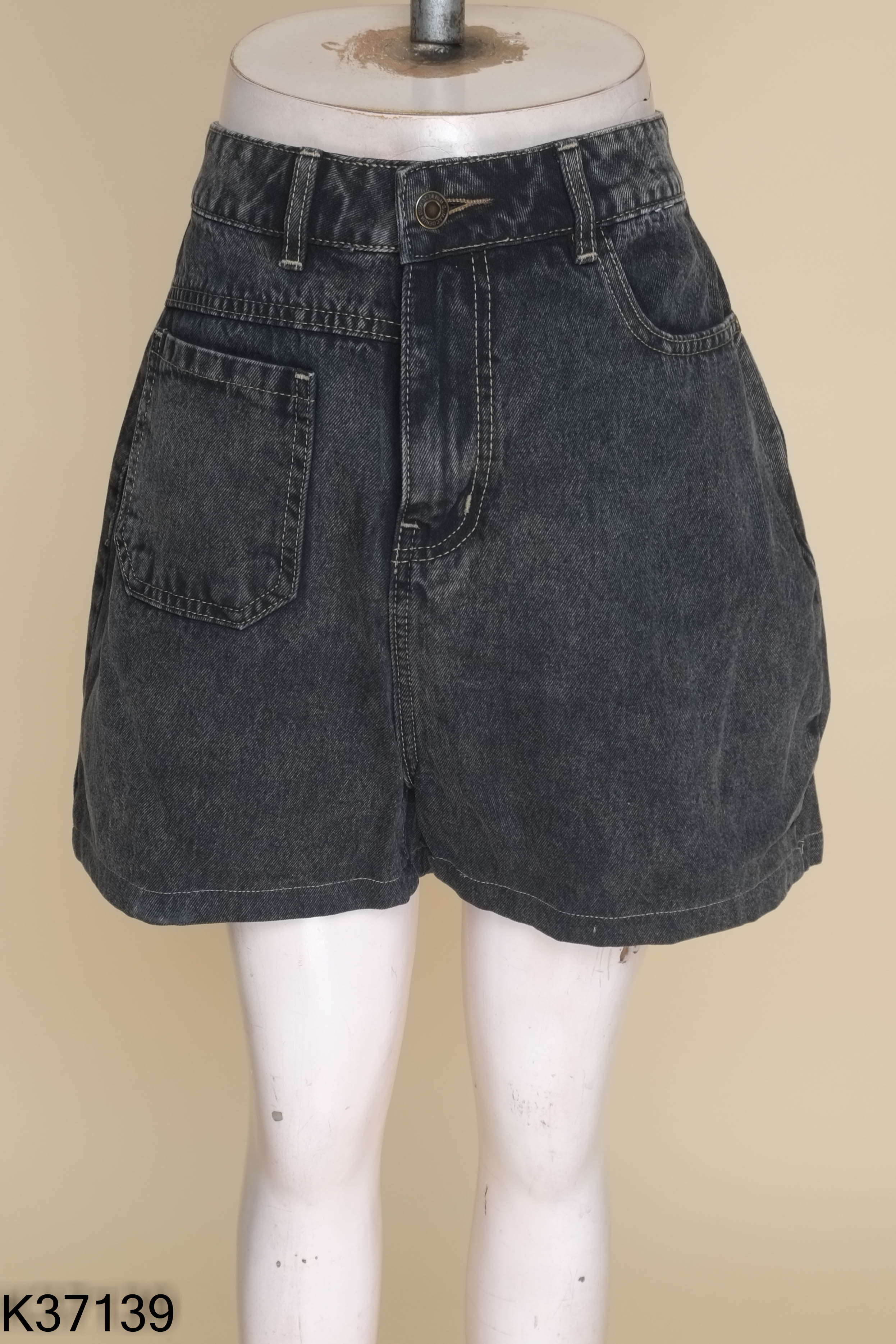 Quần short jeans đen GUMAC ống rộng