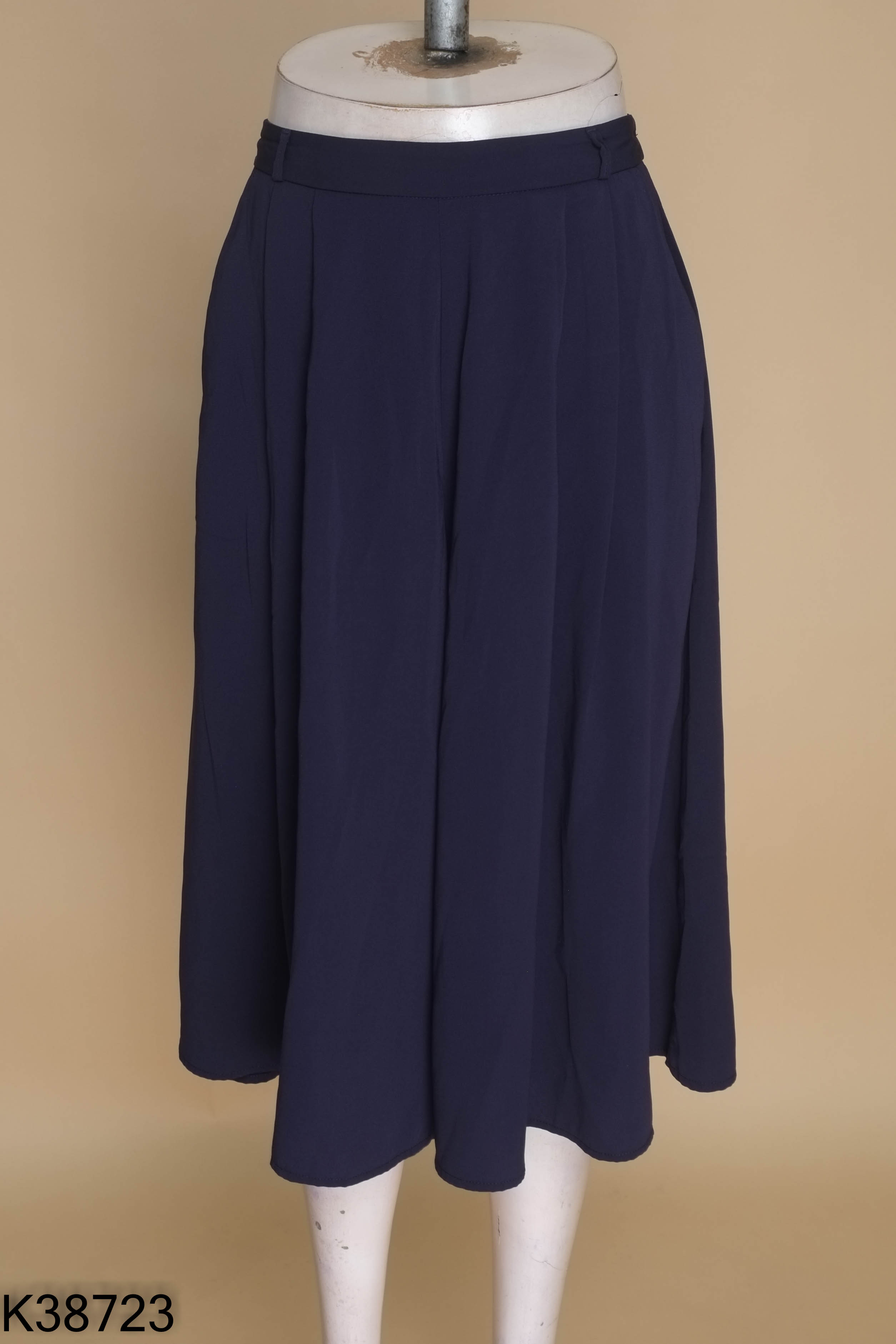 Quần culottes GU xanh than dáng lửng