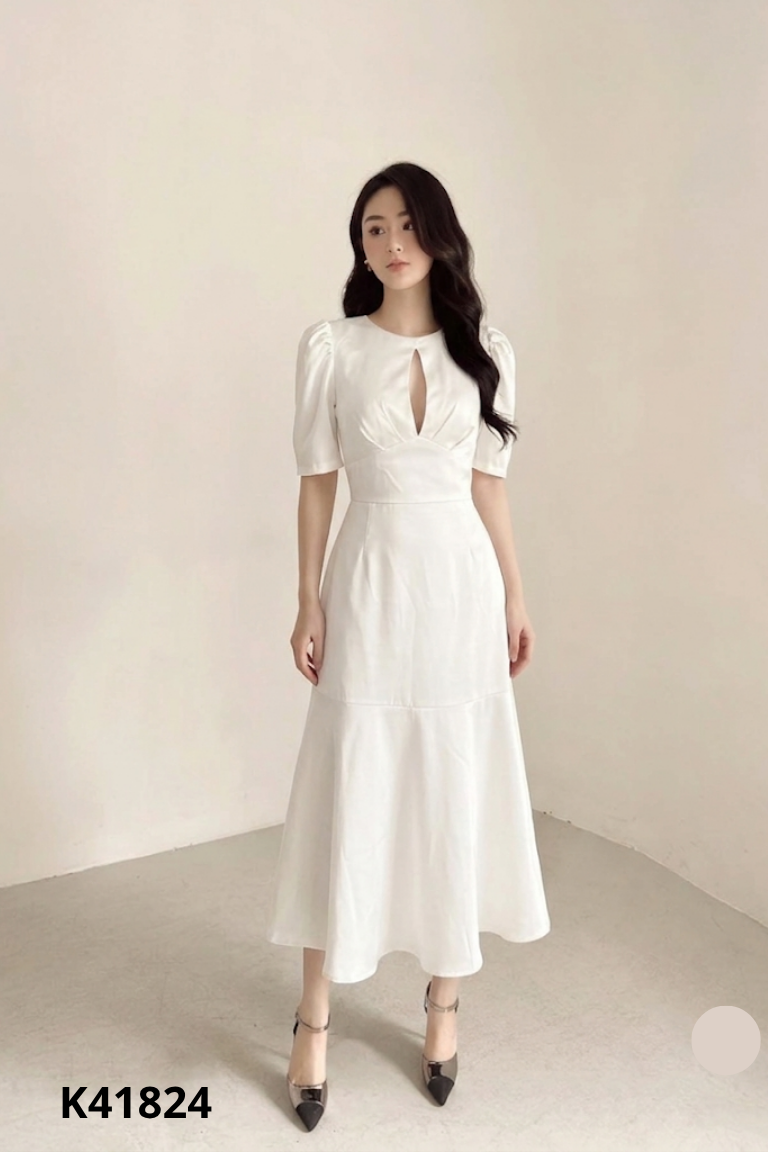 Váy trắng khoét ngực