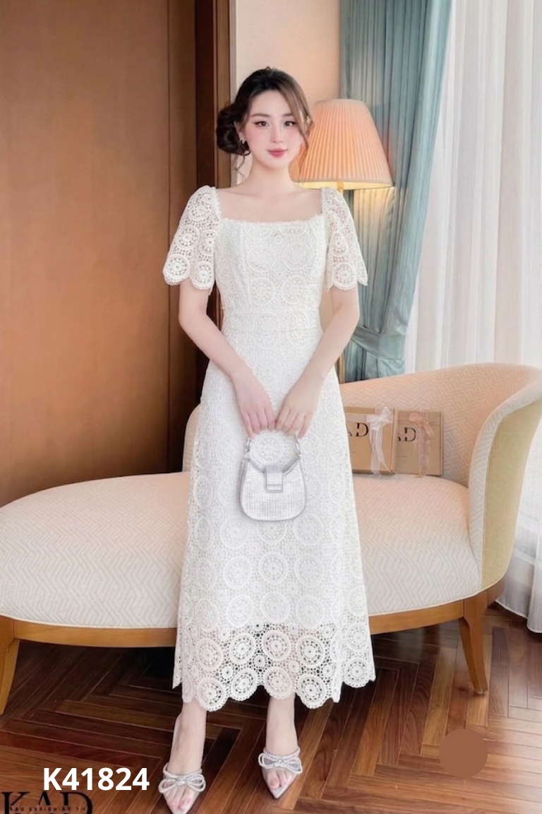 Váy be ren cổ vuông
