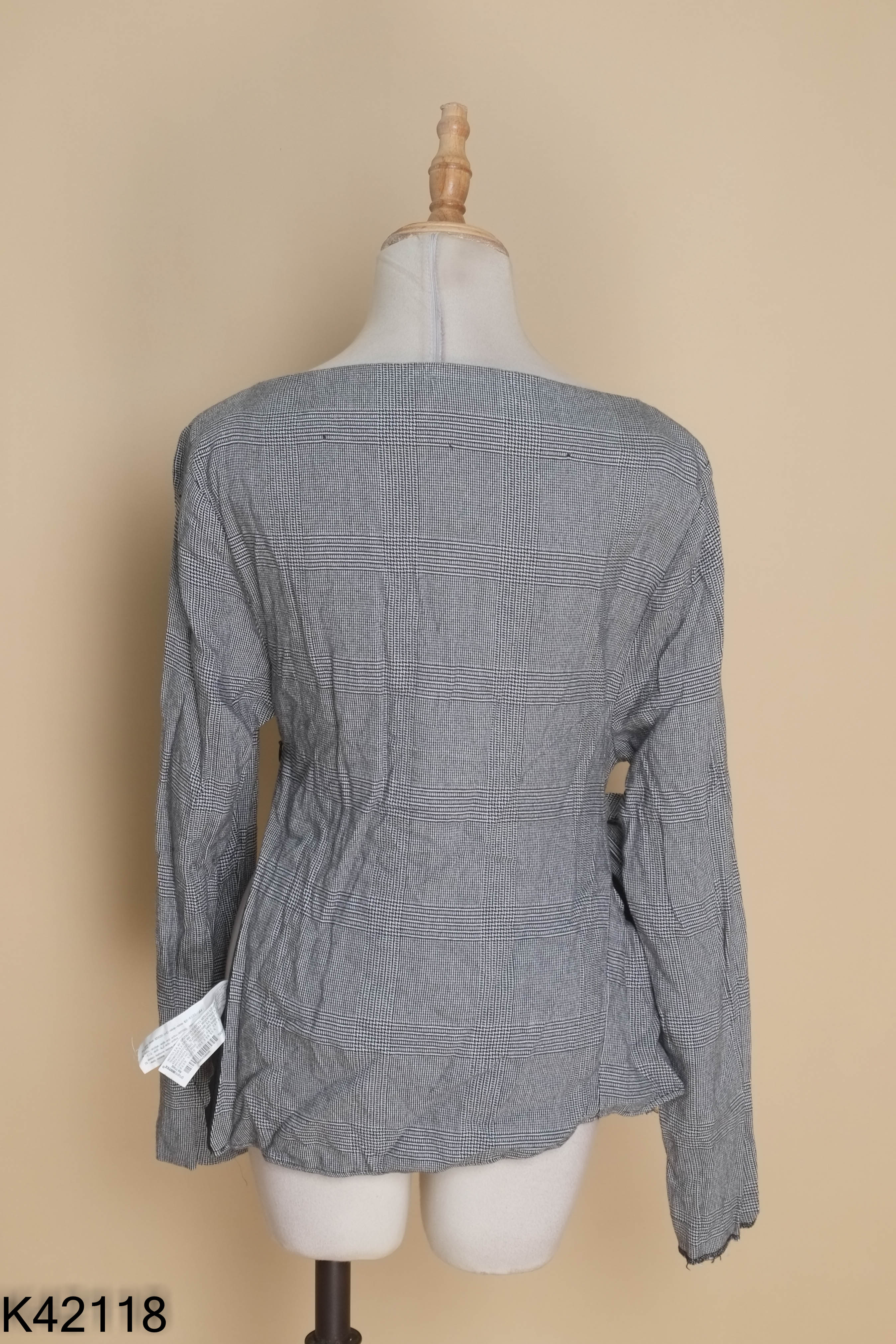 Áo đen mix trắng ZARA phối dây