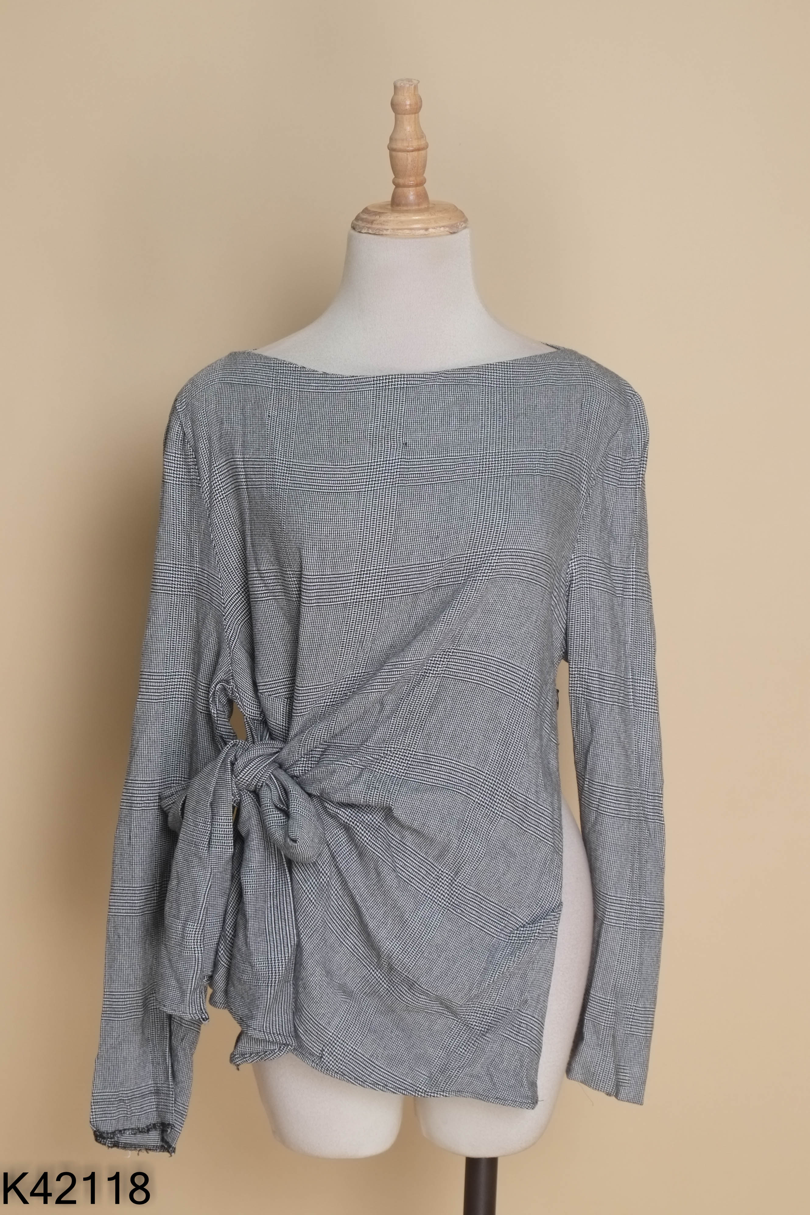 Áo đen mix trắng ZARA phối dây