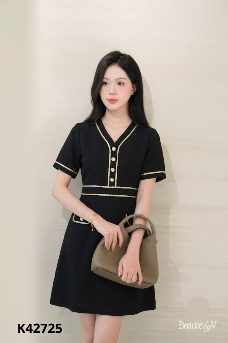 Váy đen BEAUTE BY V viền nhũ vàng