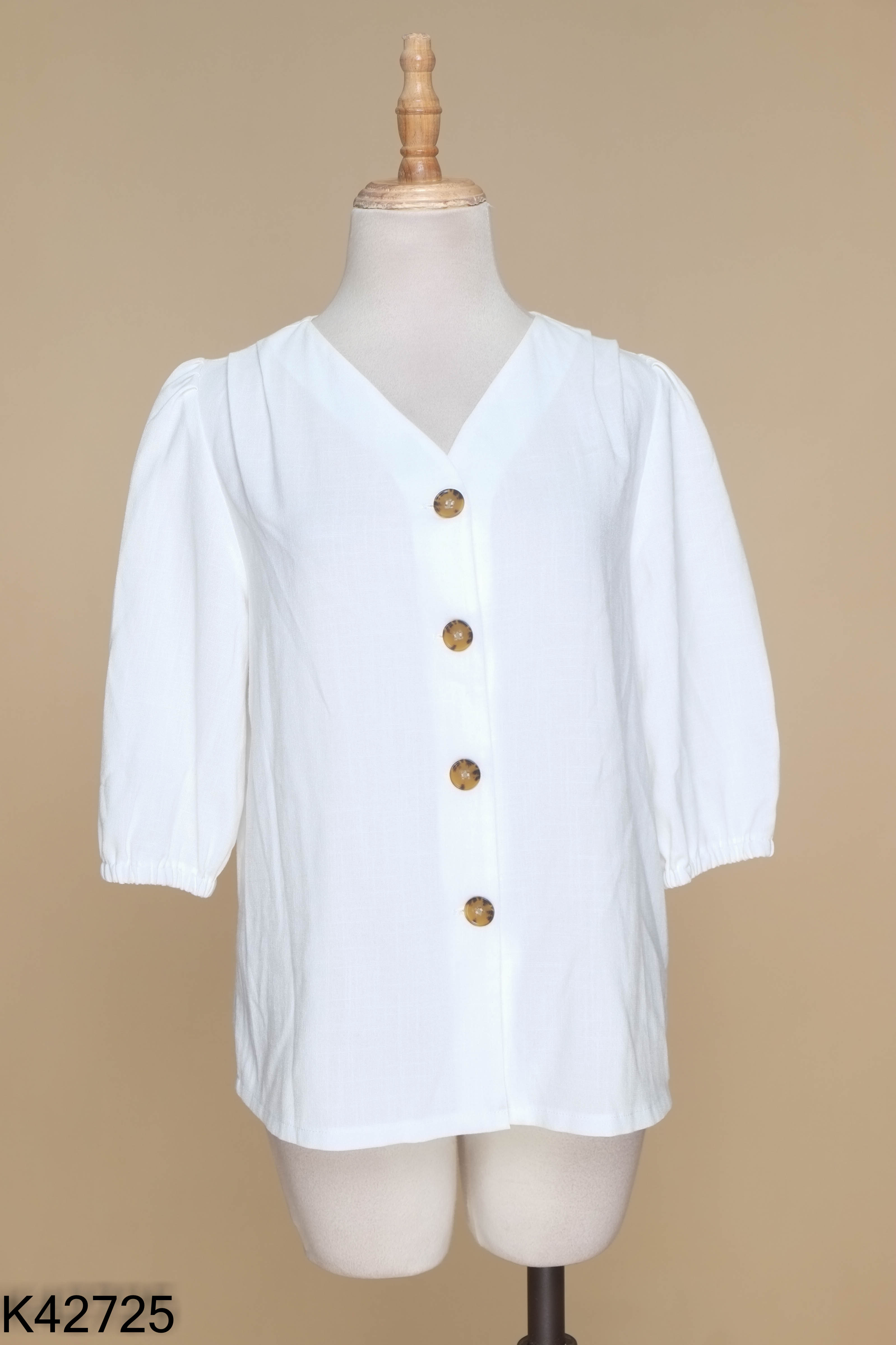 Áo linen trắng BEAUTE BY V phối cúc