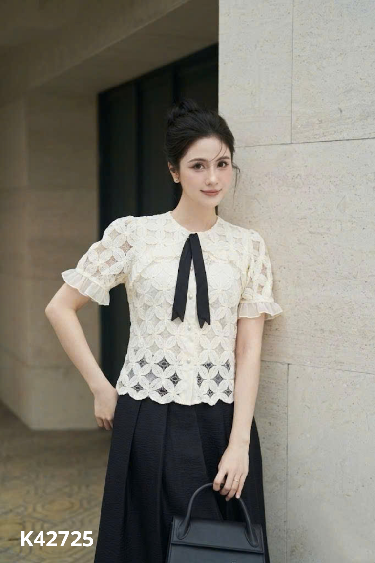 Áo ren be CINDY C cúc ngọc