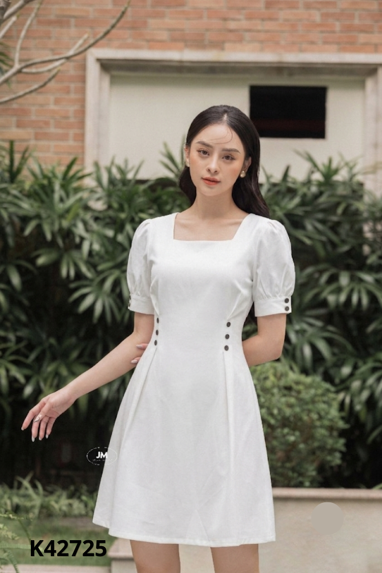 Váy trắng BEAUTE BY V cổ vuông