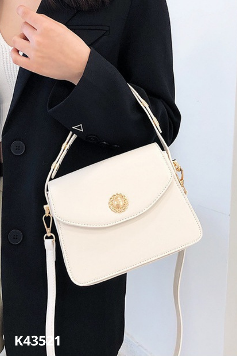 Túi da be phối charm vàng