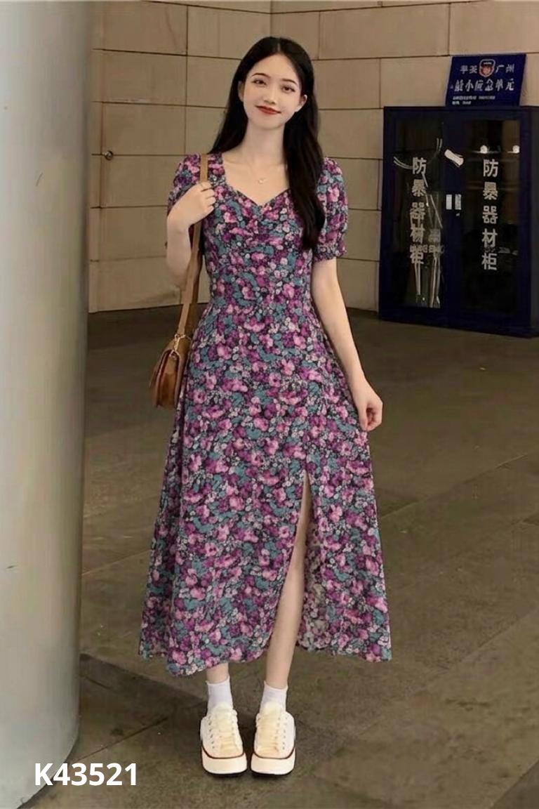 Váy tím hoa cổ vuông