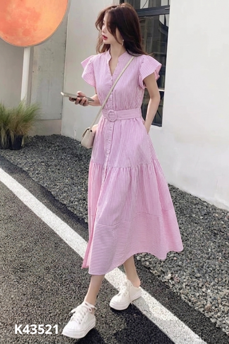 Váy hồng sọc kèm đai
