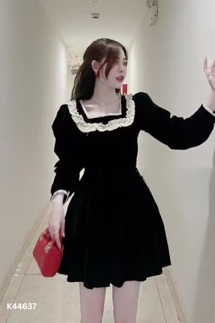 Váy đen dài tay viền trắng