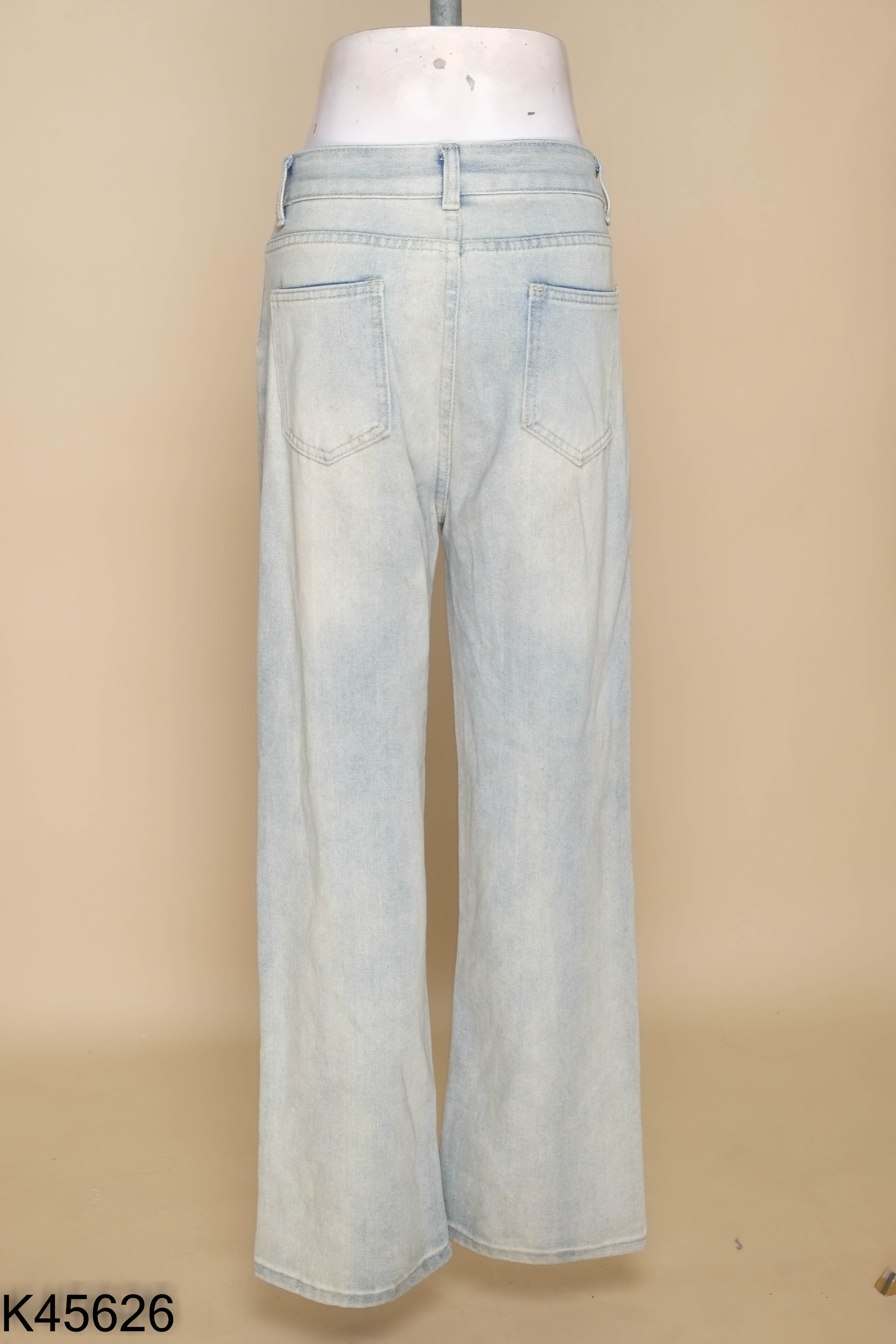 Quần jeans xanh suông đính ngọc