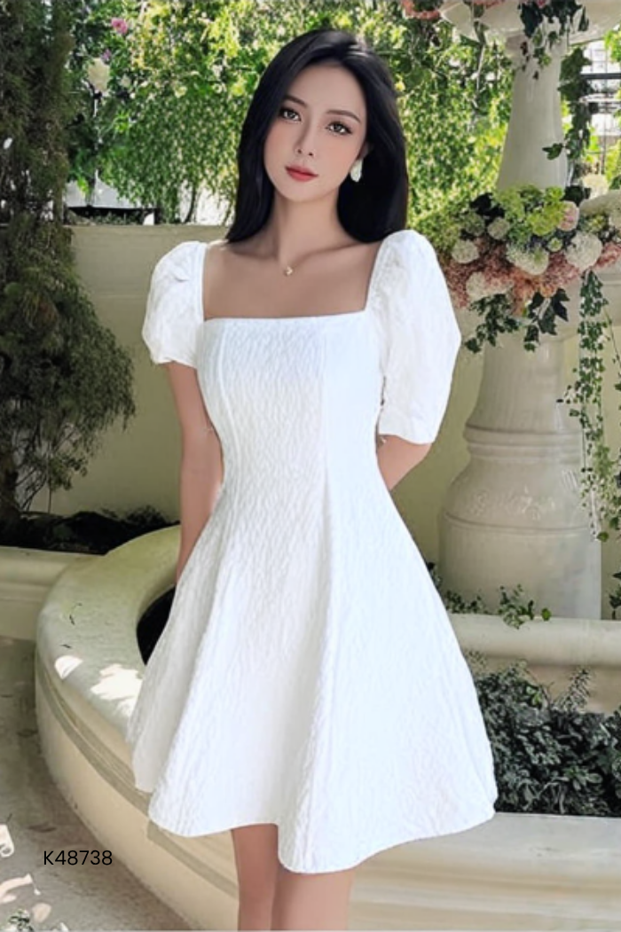 NEWTAG váy nhỡ trắng trơn cổ vuông