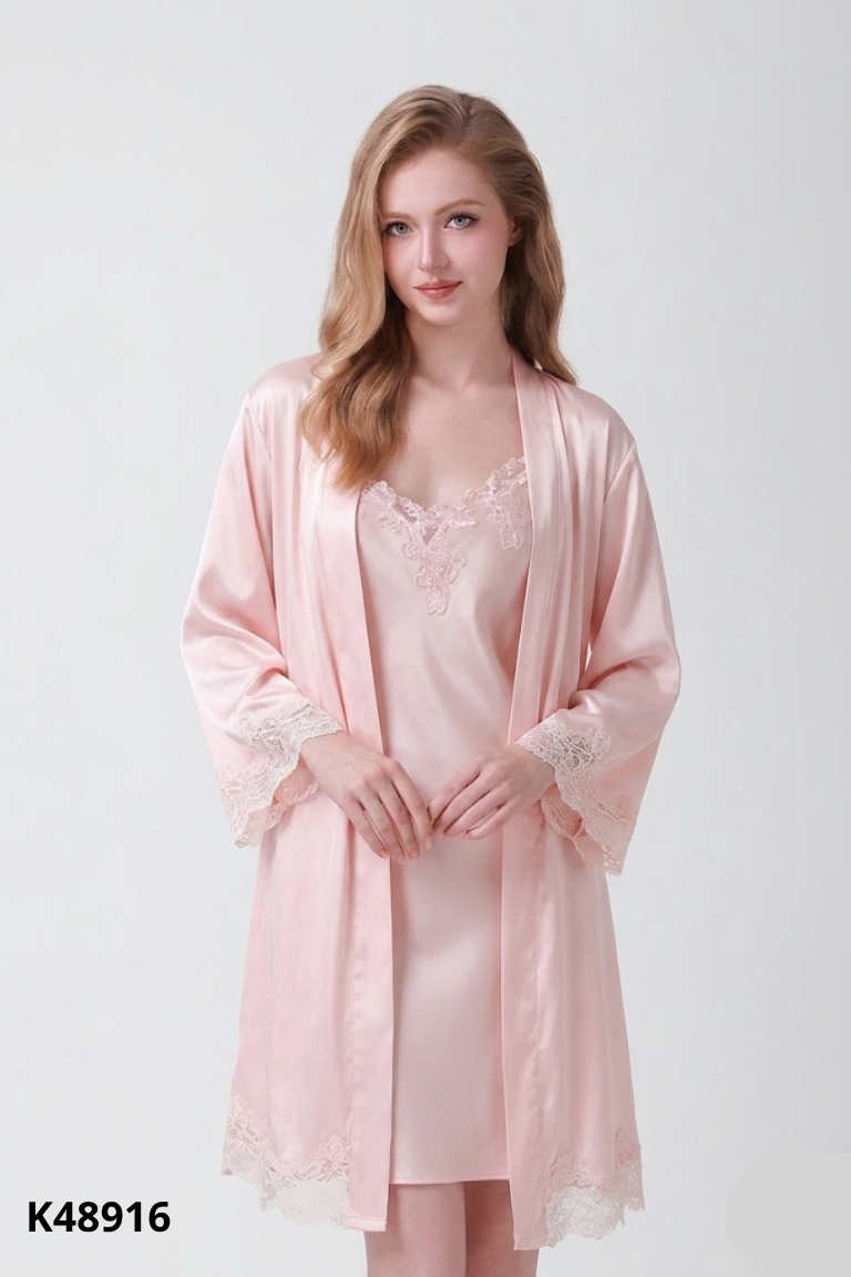 Áo choàng lụa hồng viền ren