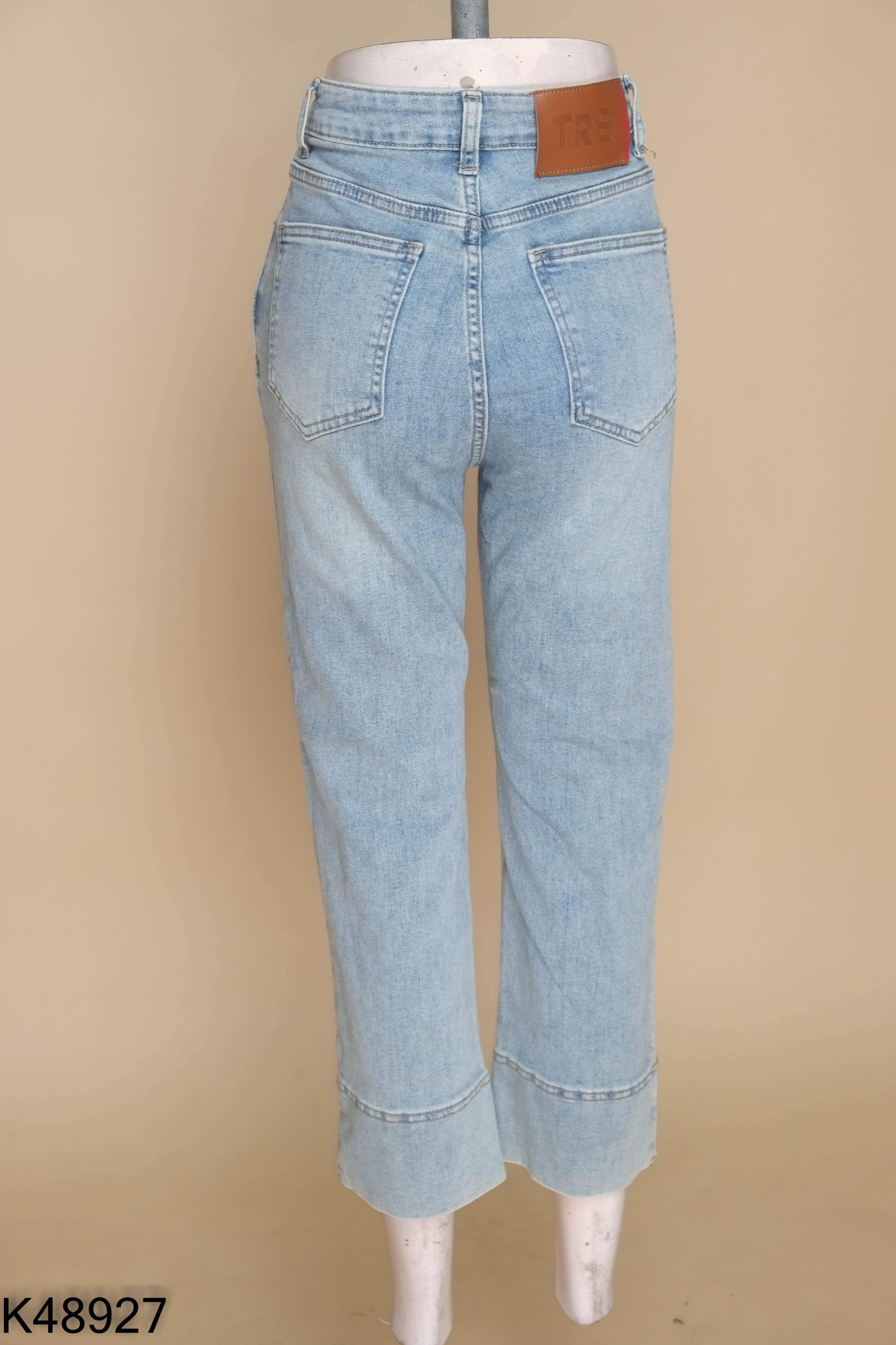 Quần jeans xanh trơn