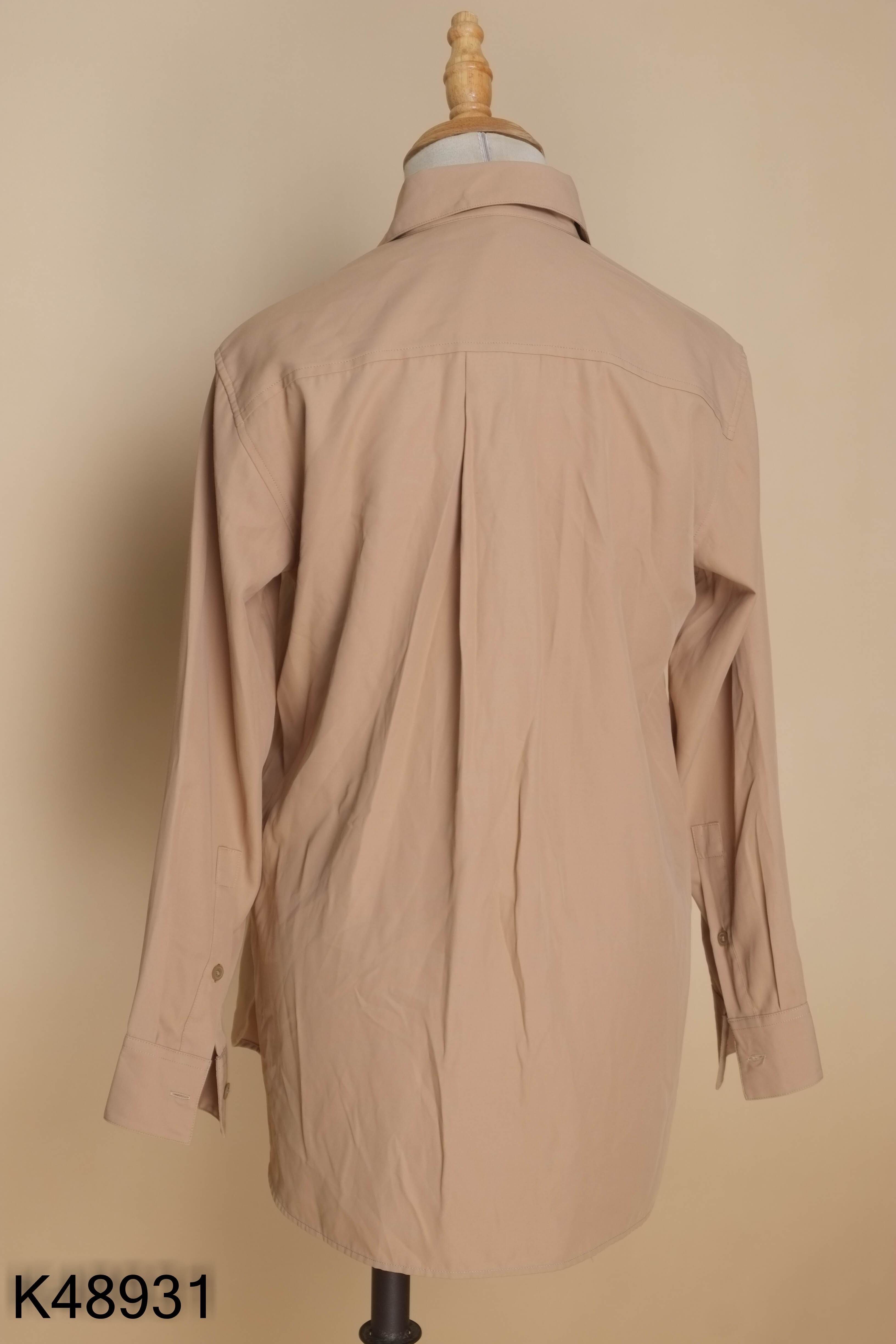 Áo sơ mi UNIQLO nâu be phối túi
