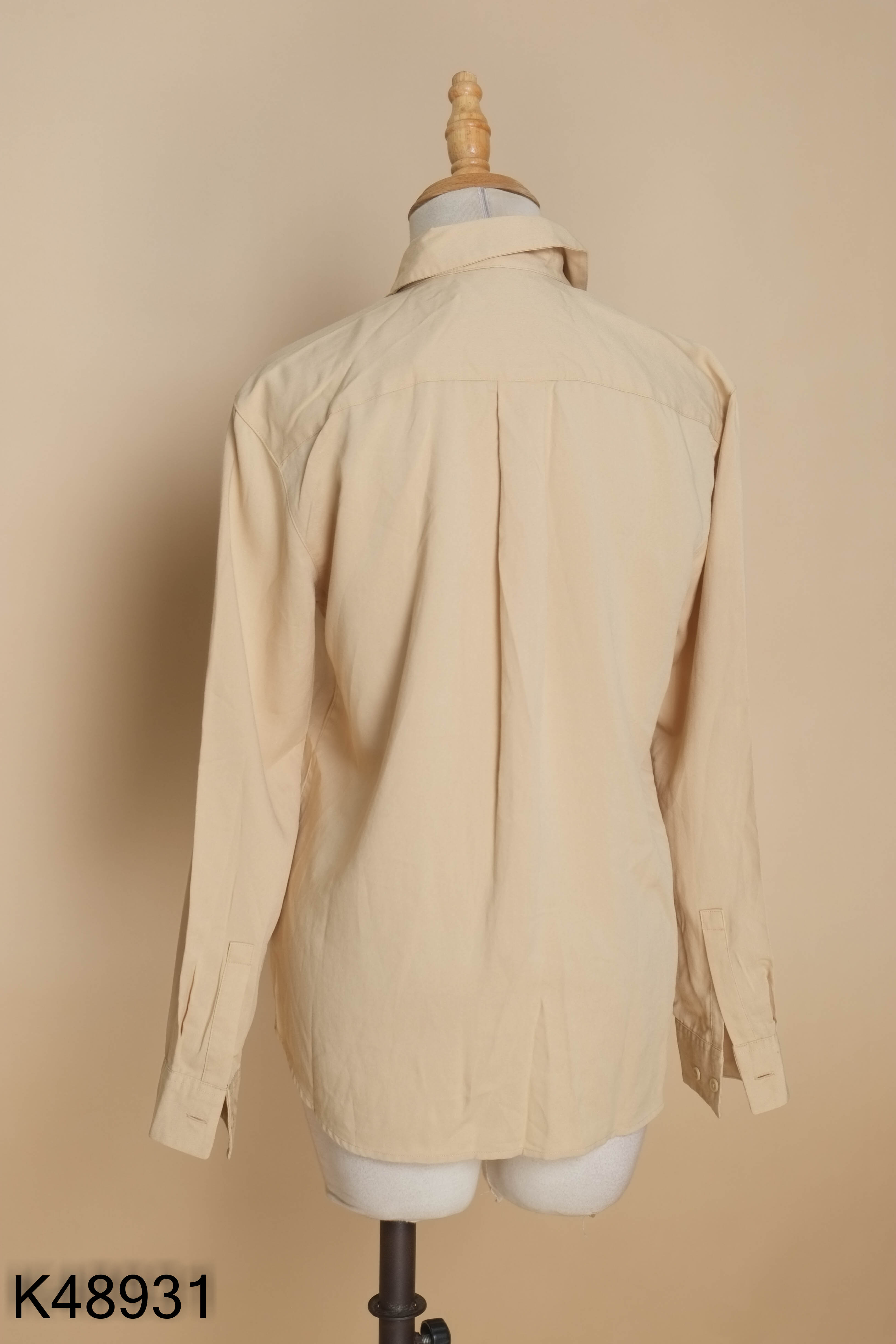 Áo sơ mi UNIQLO be trơn