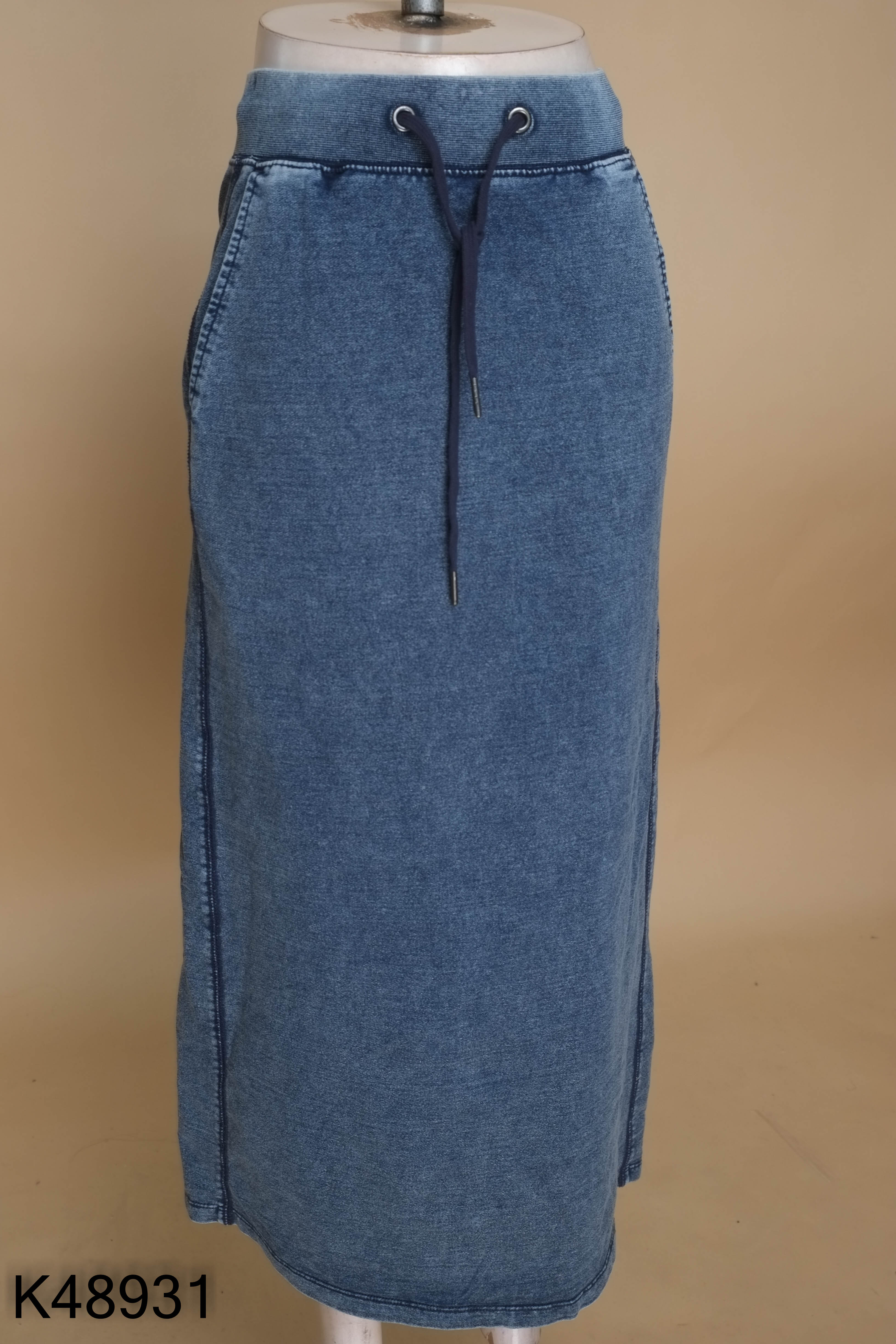 Chân váy GU xanh jeans mềm