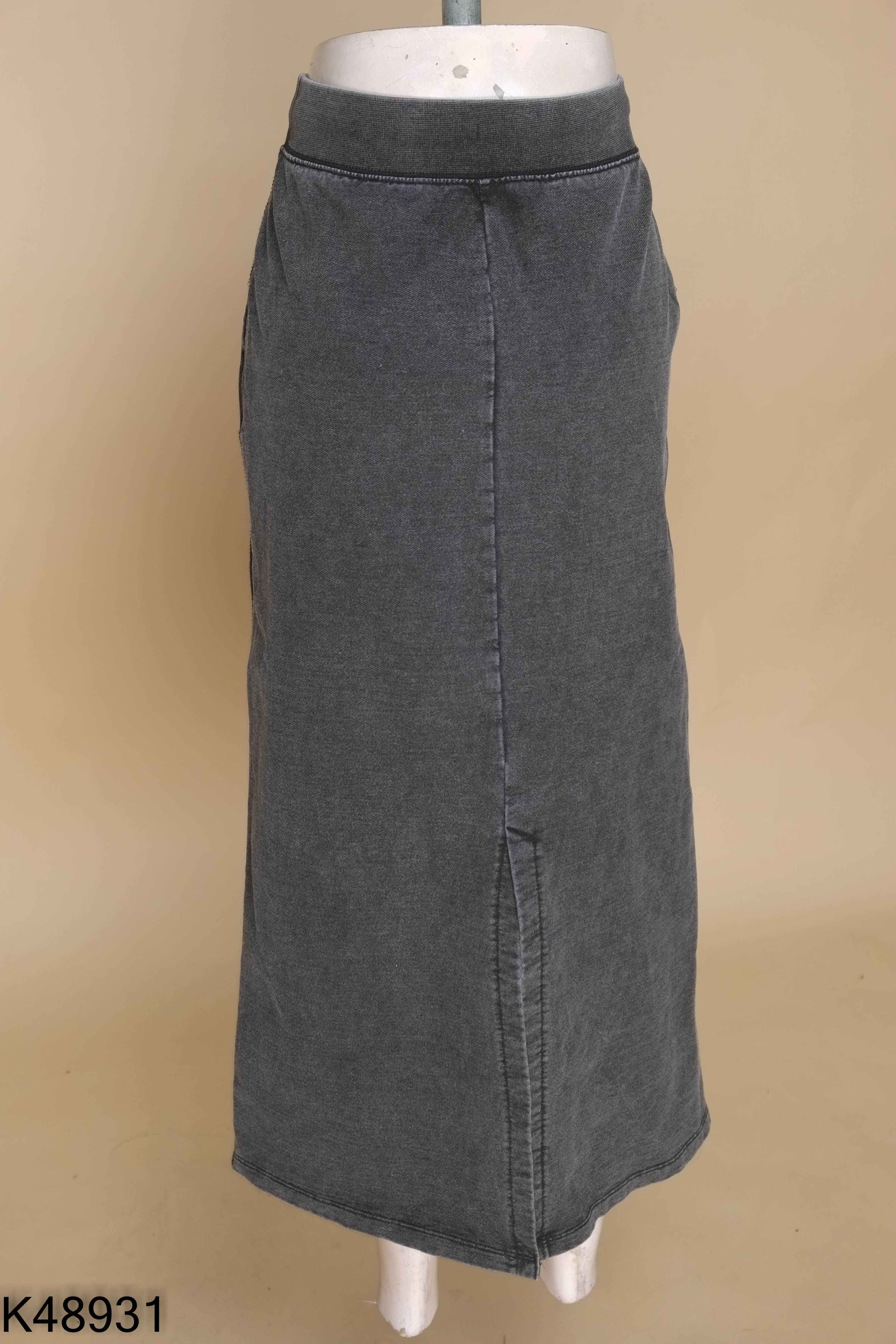 Chân váy GU xám jeans mềm