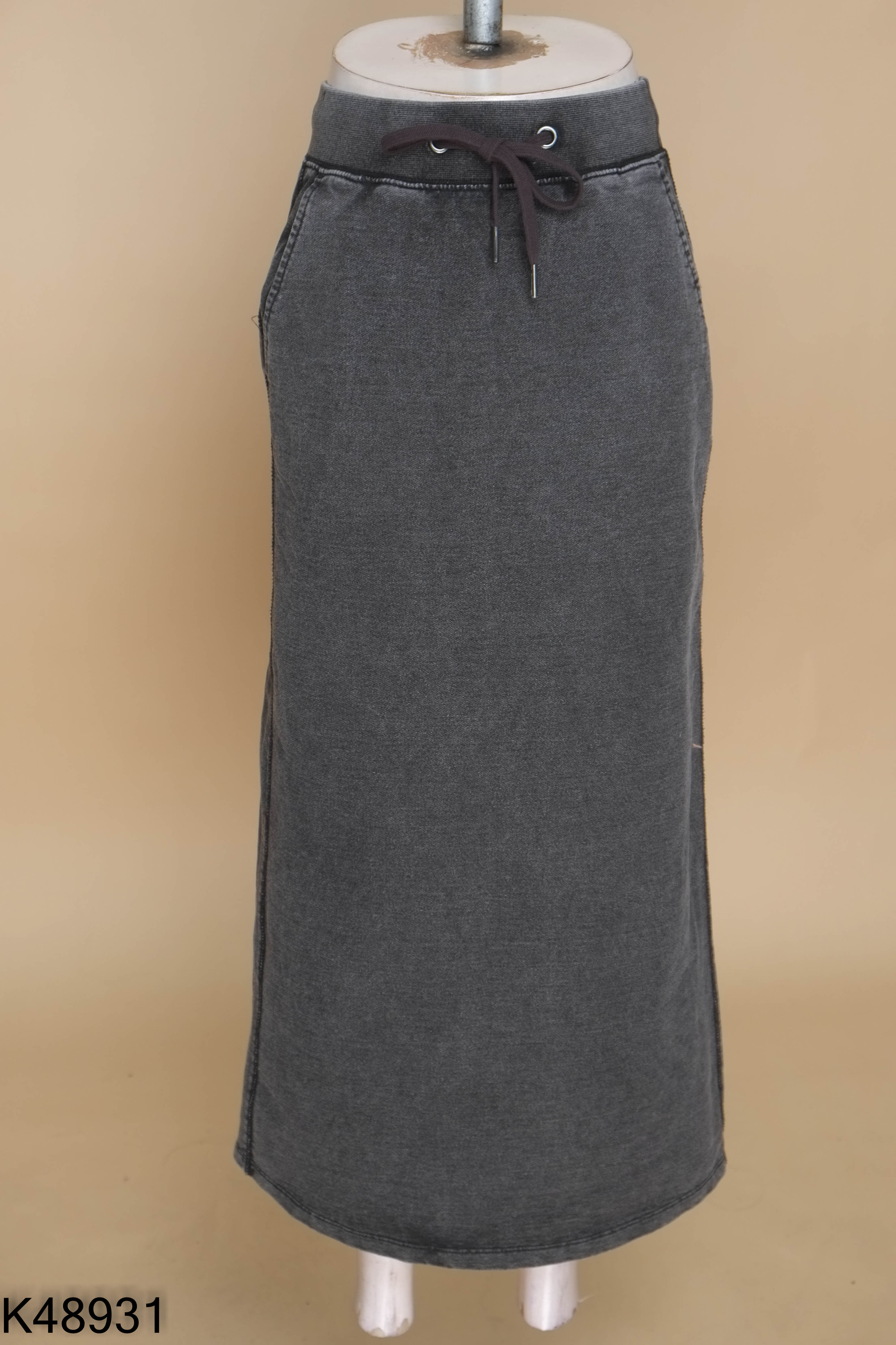 Chân váy GU xám jeans mềm