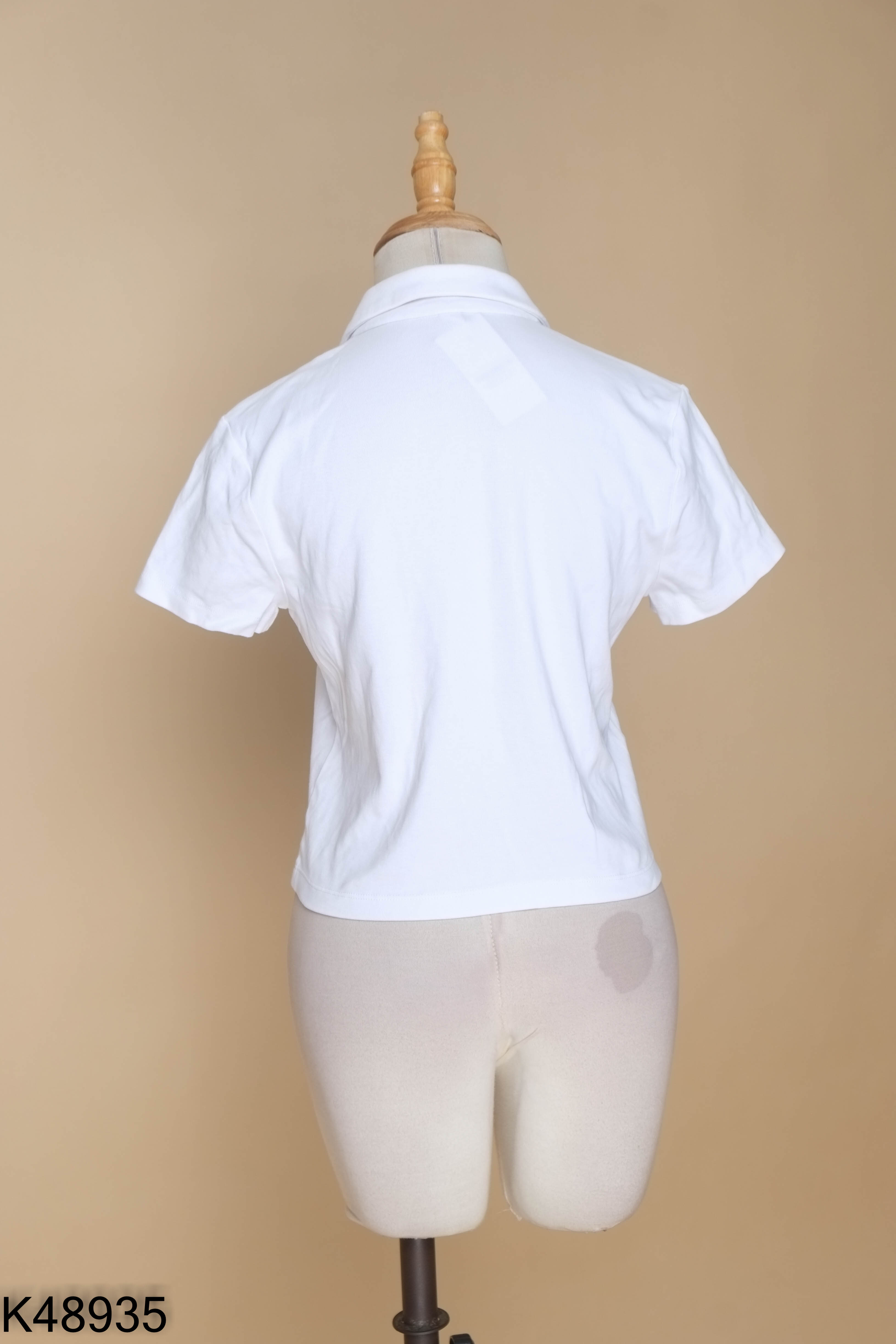 Áo trắng UNIQLO cổ bẻ