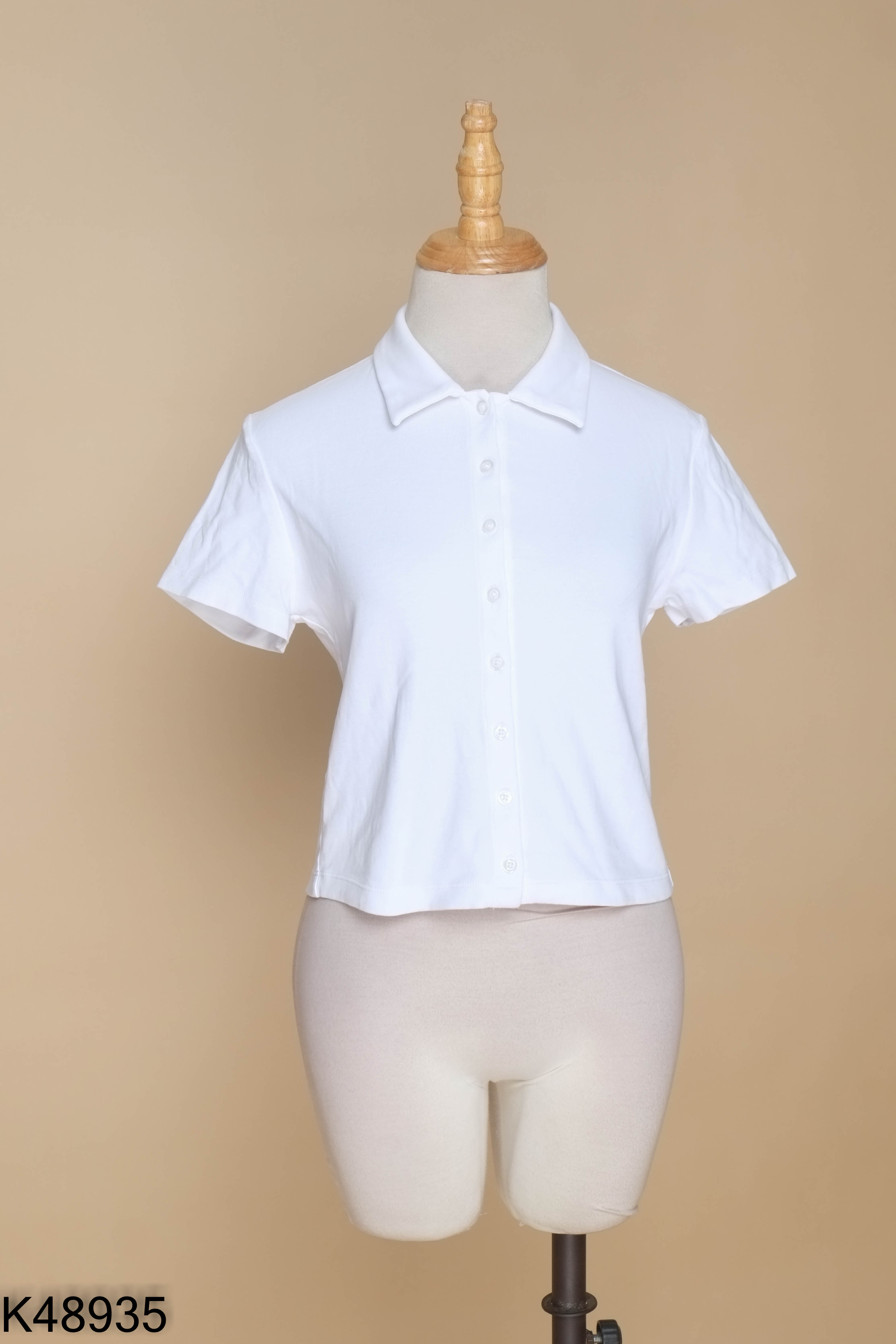 Áo trắng UNIQLO cổ bẻ