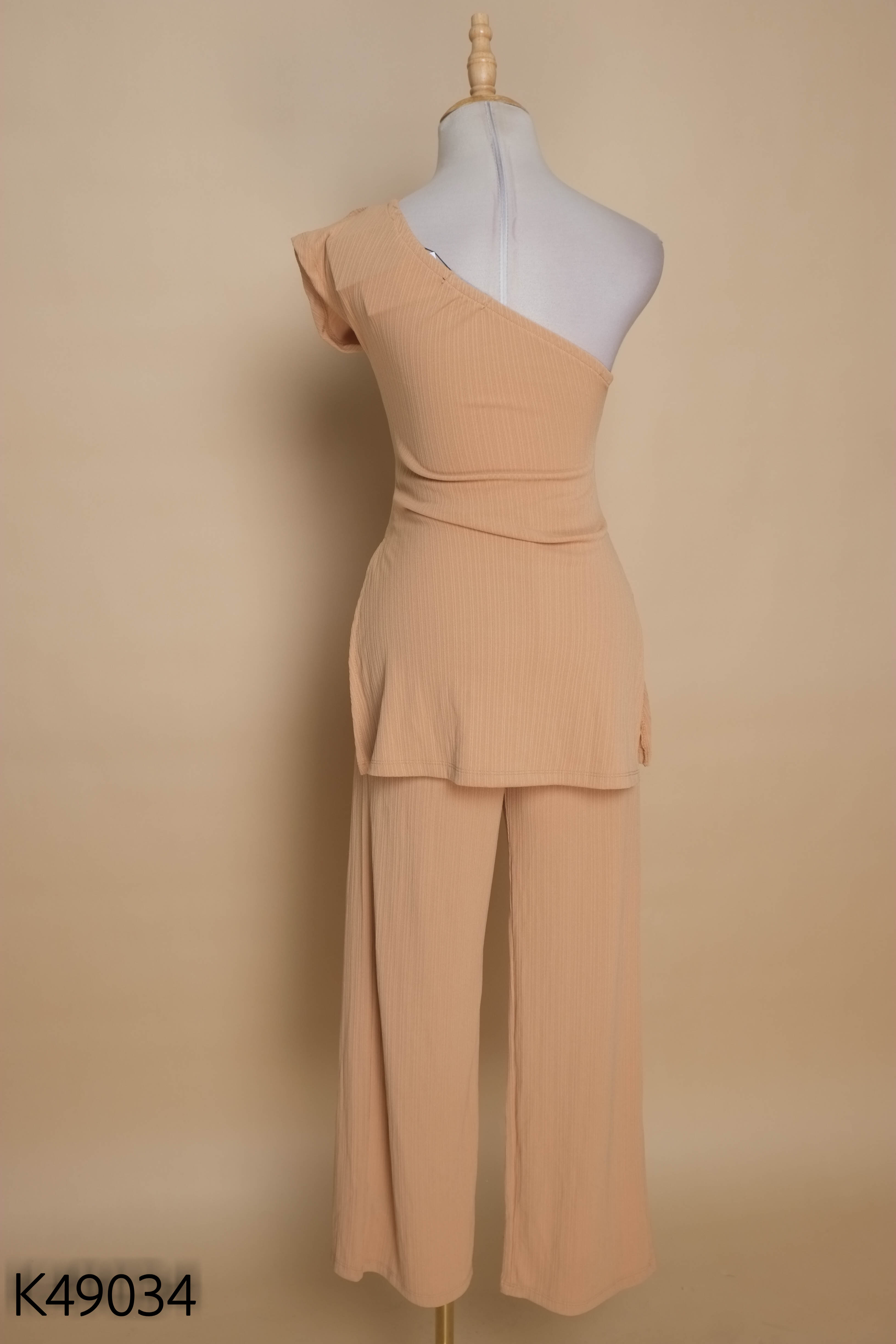 NEWTAG Set Áo nâu lệch vai NGOC LUCIE + Quần dài