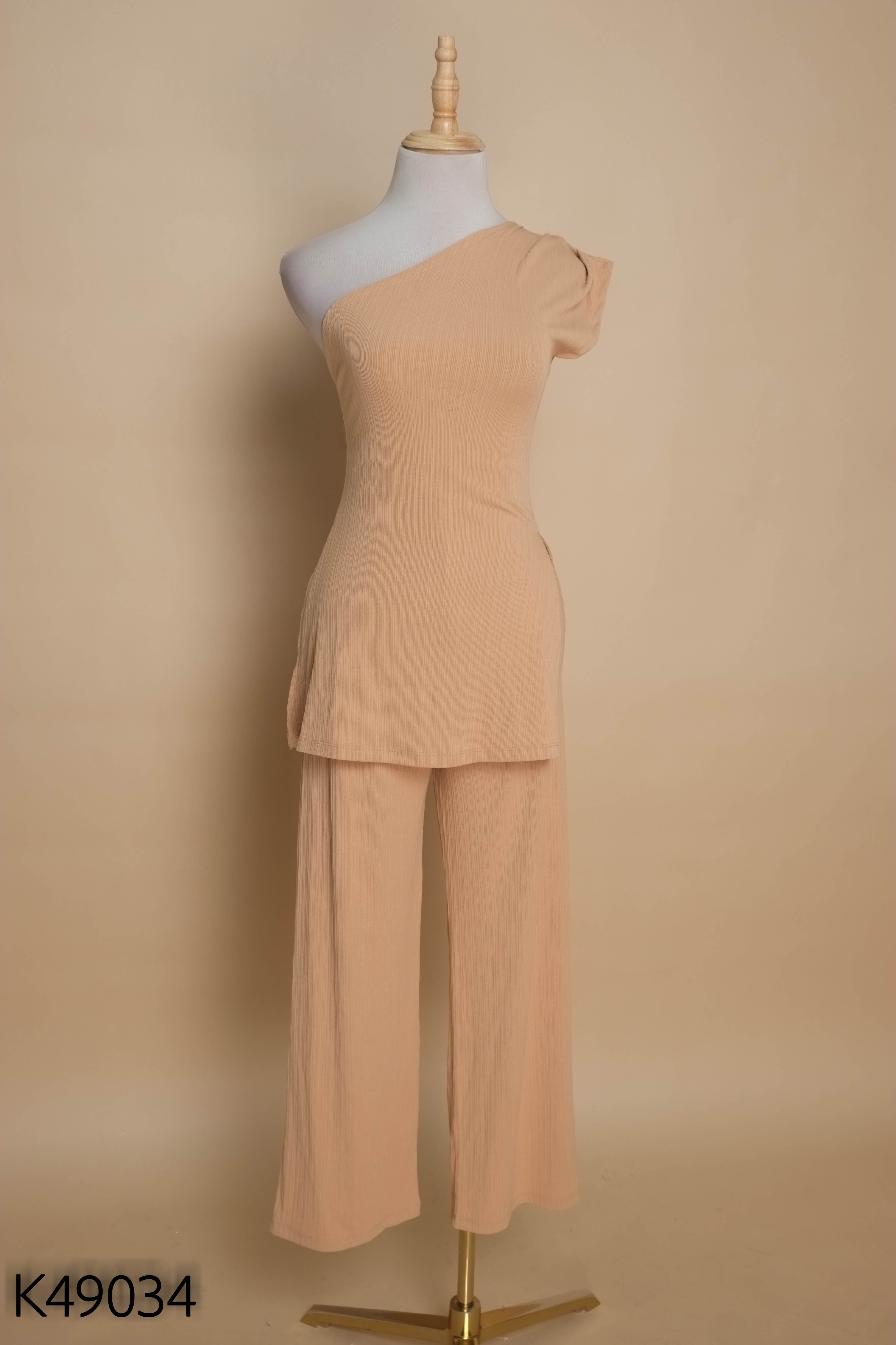 NEWTAG Set Áo nâu lệch vai NGOC LUCIE + Quần dài