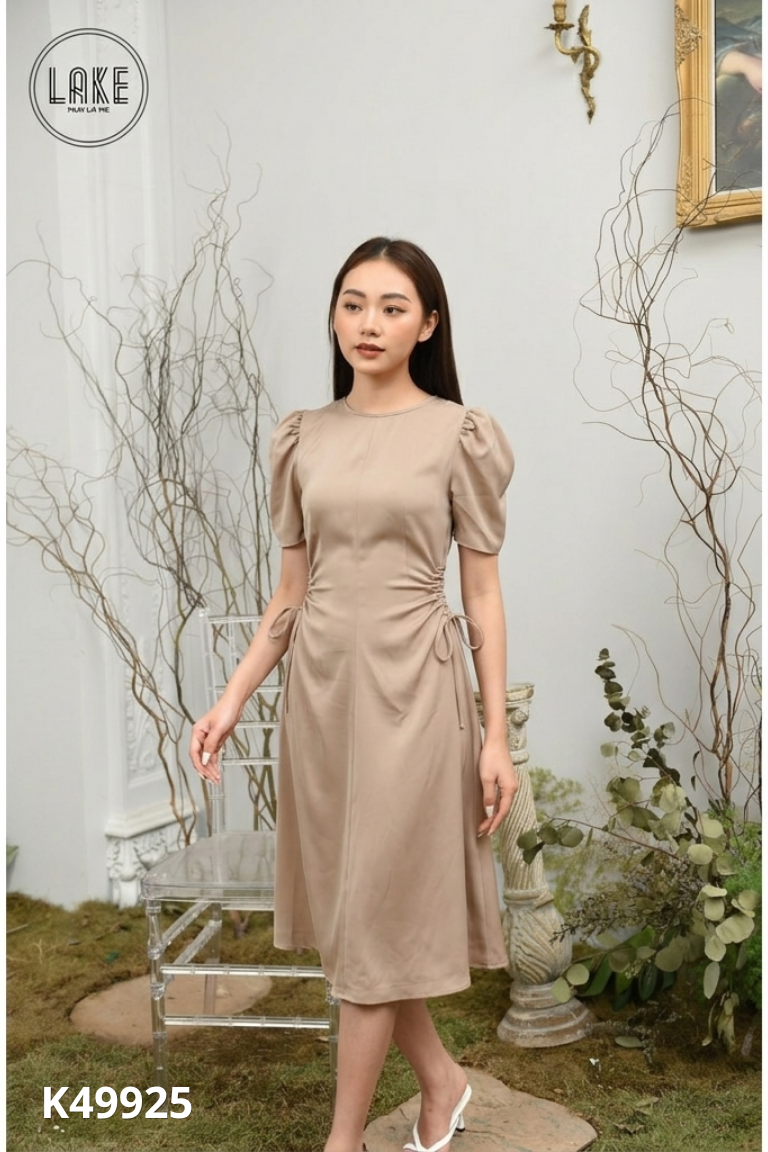Váy lụa nâu LA LAM hở eo