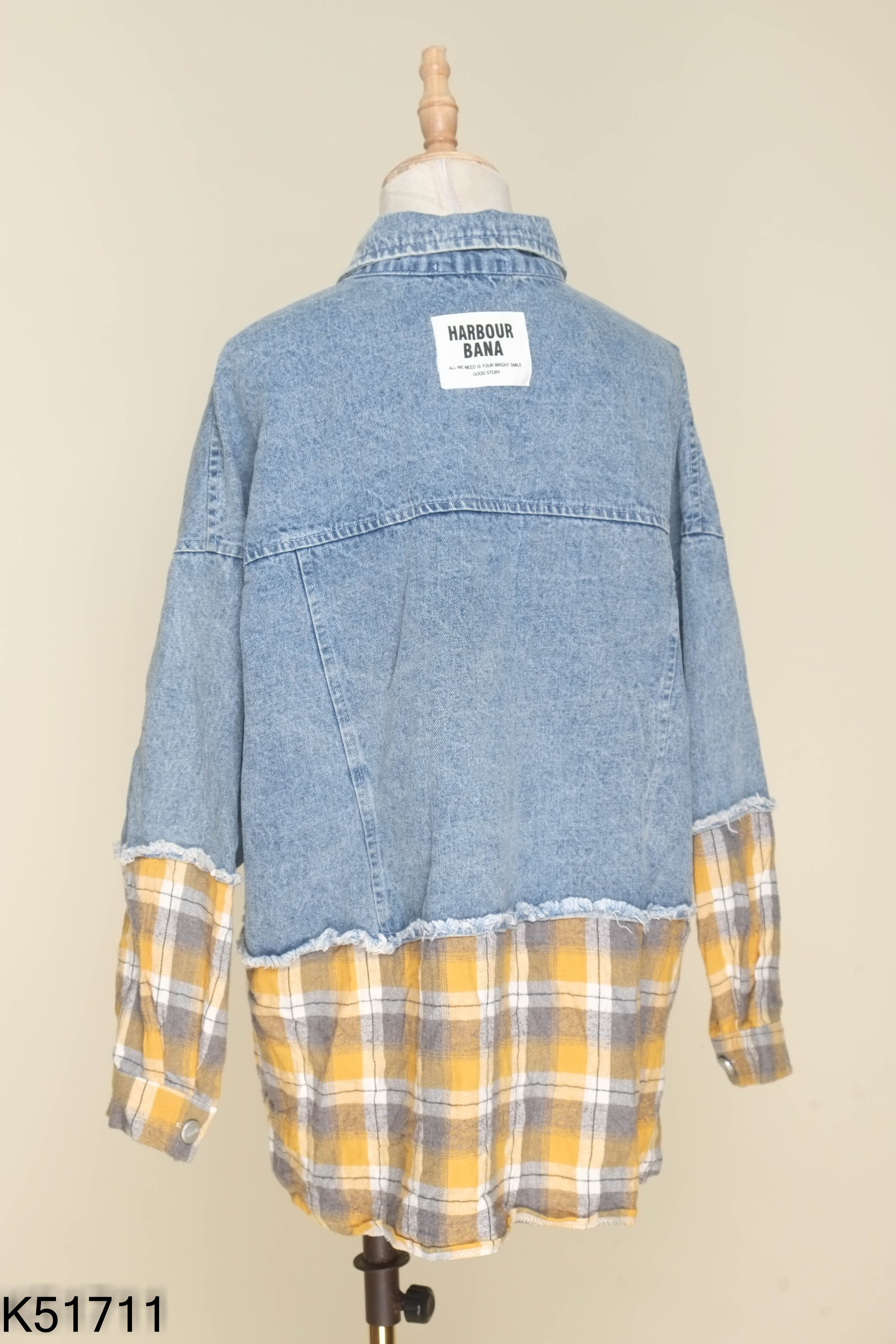 Áo khoác jeans xanh phối kẻ vàng