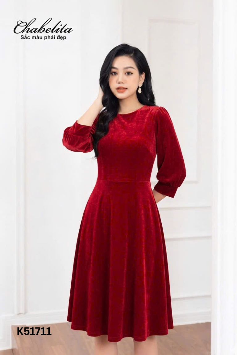 Váy nhung đỏ cổ tròn