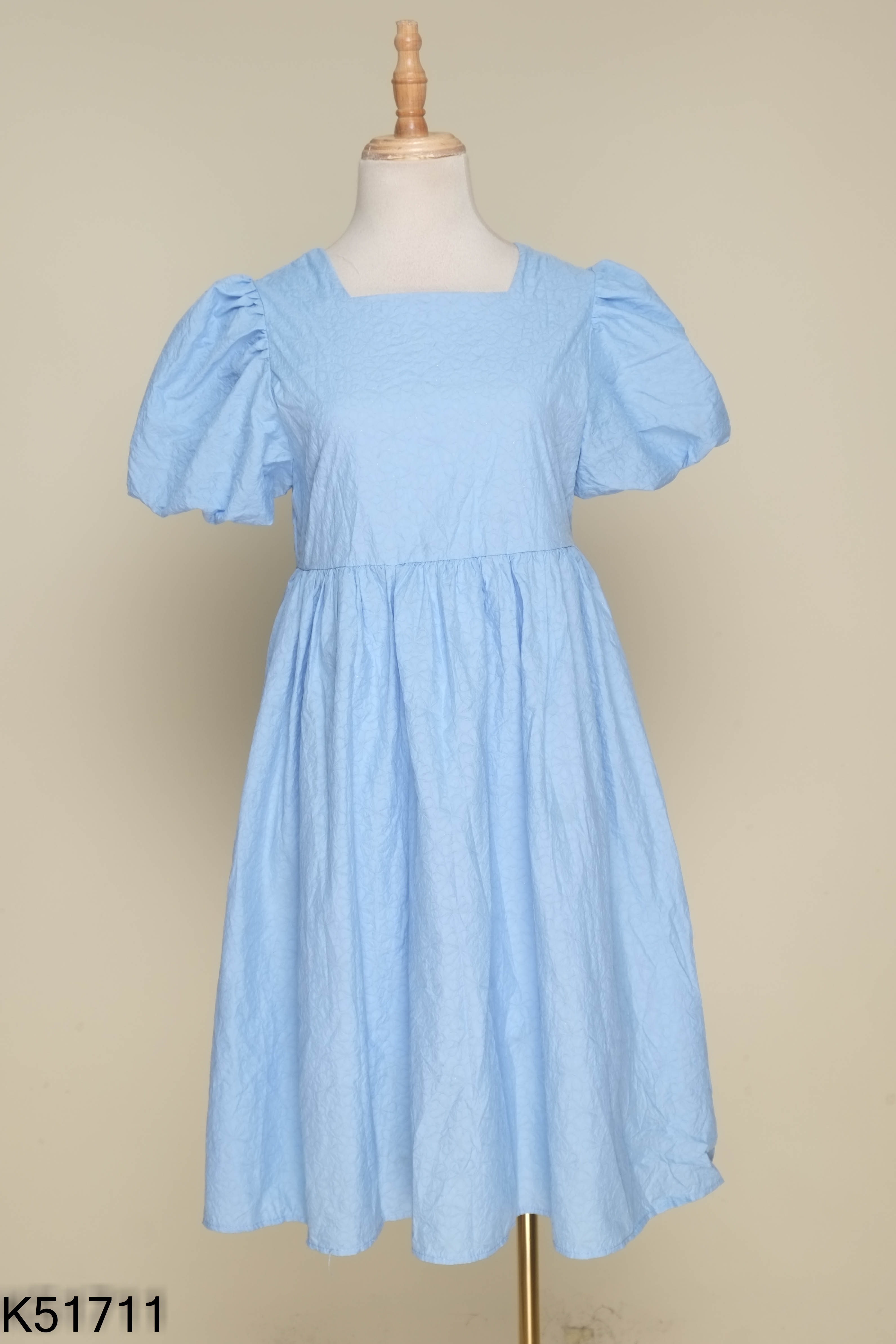 Váy xanh babydoll cổ vuông