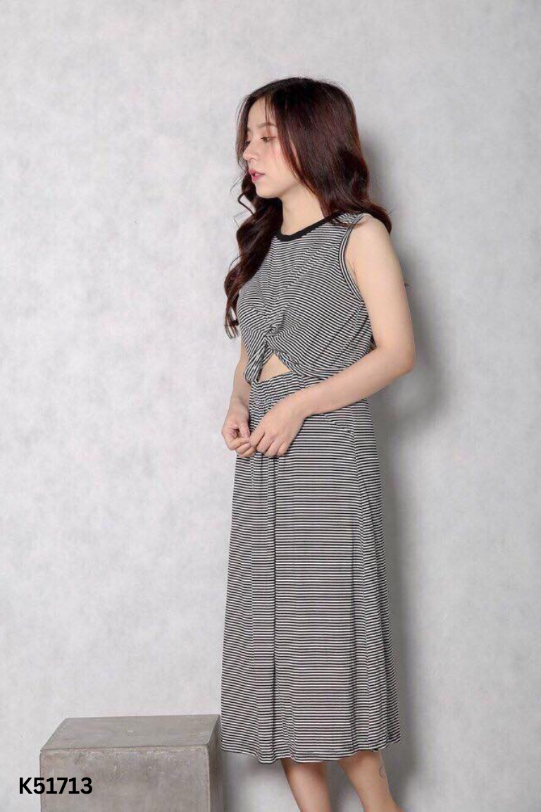 Váy đen kẻ