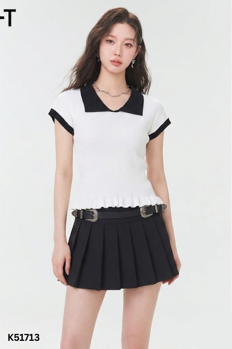 Áo len trắng phối cổ đen