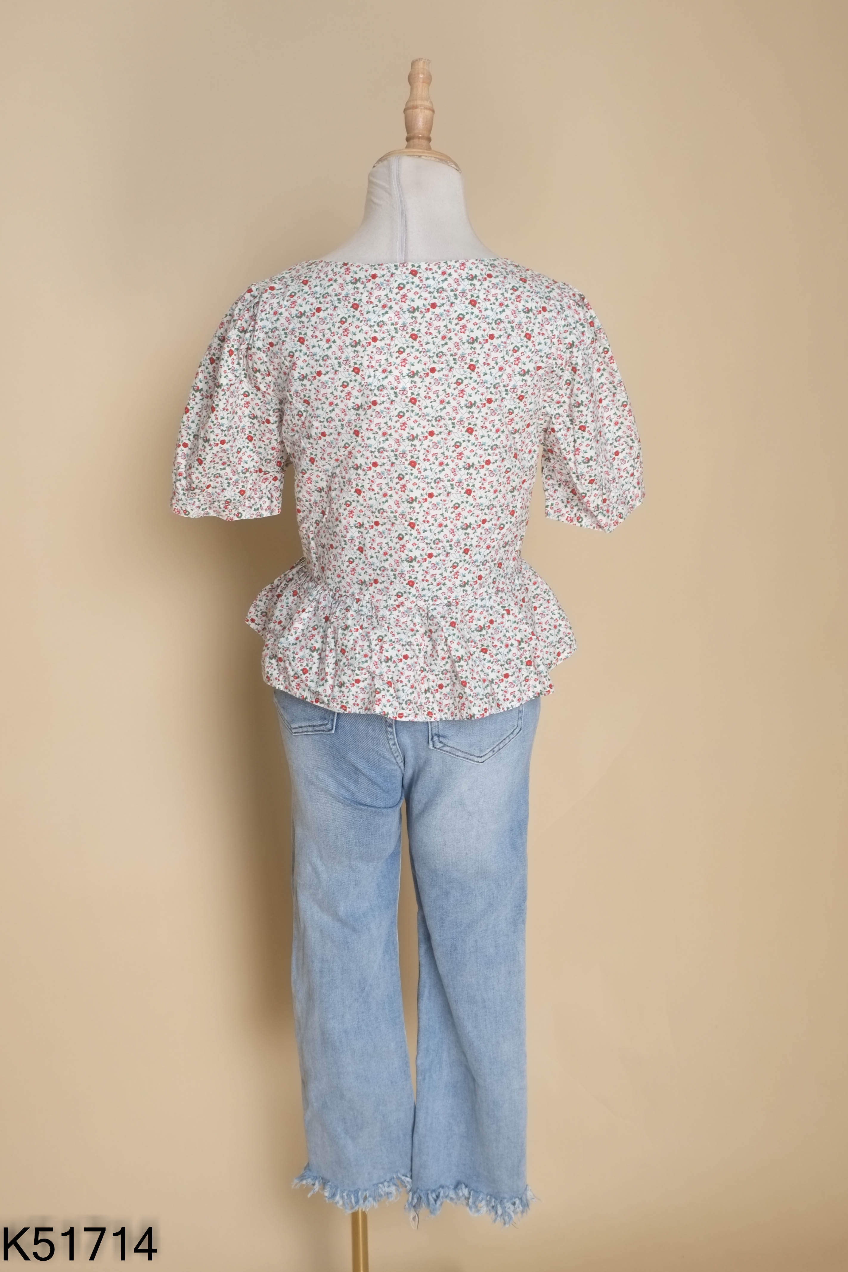 Set áo be hoa nhí+jeans xanh dài
