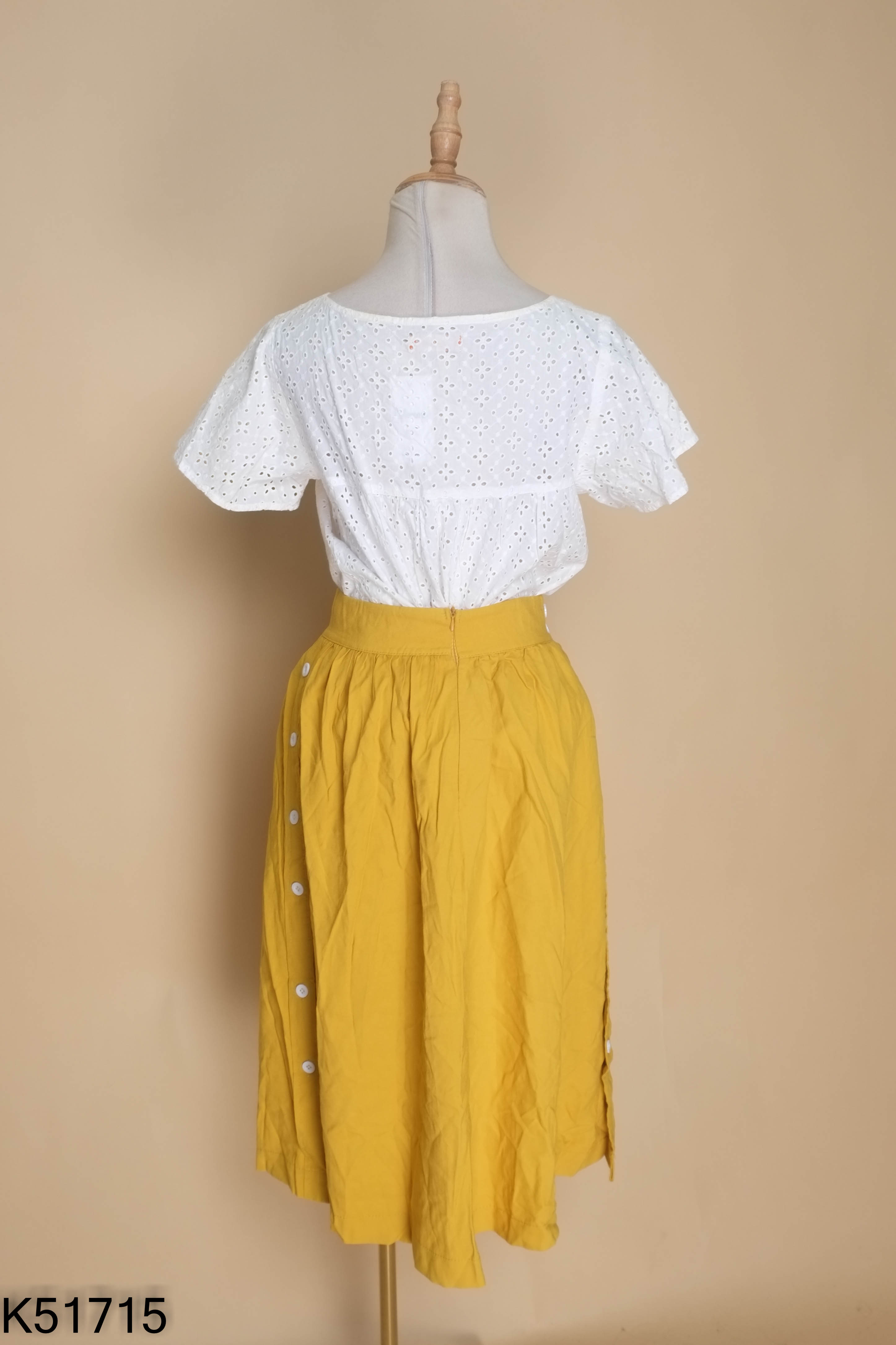 Set áo trắng lưới+váy EN FACE
