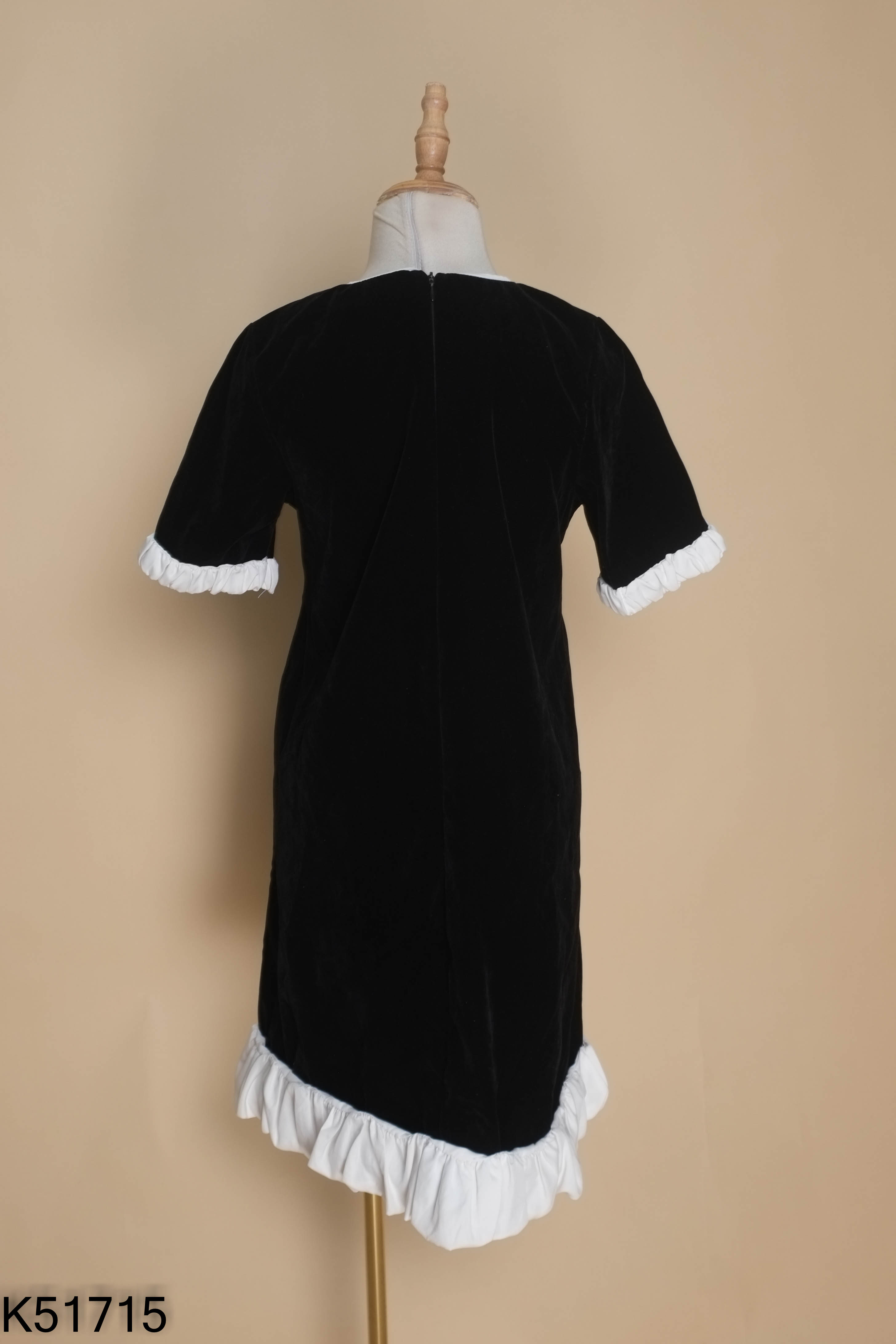 Váy nhung đen phối viền LIMI