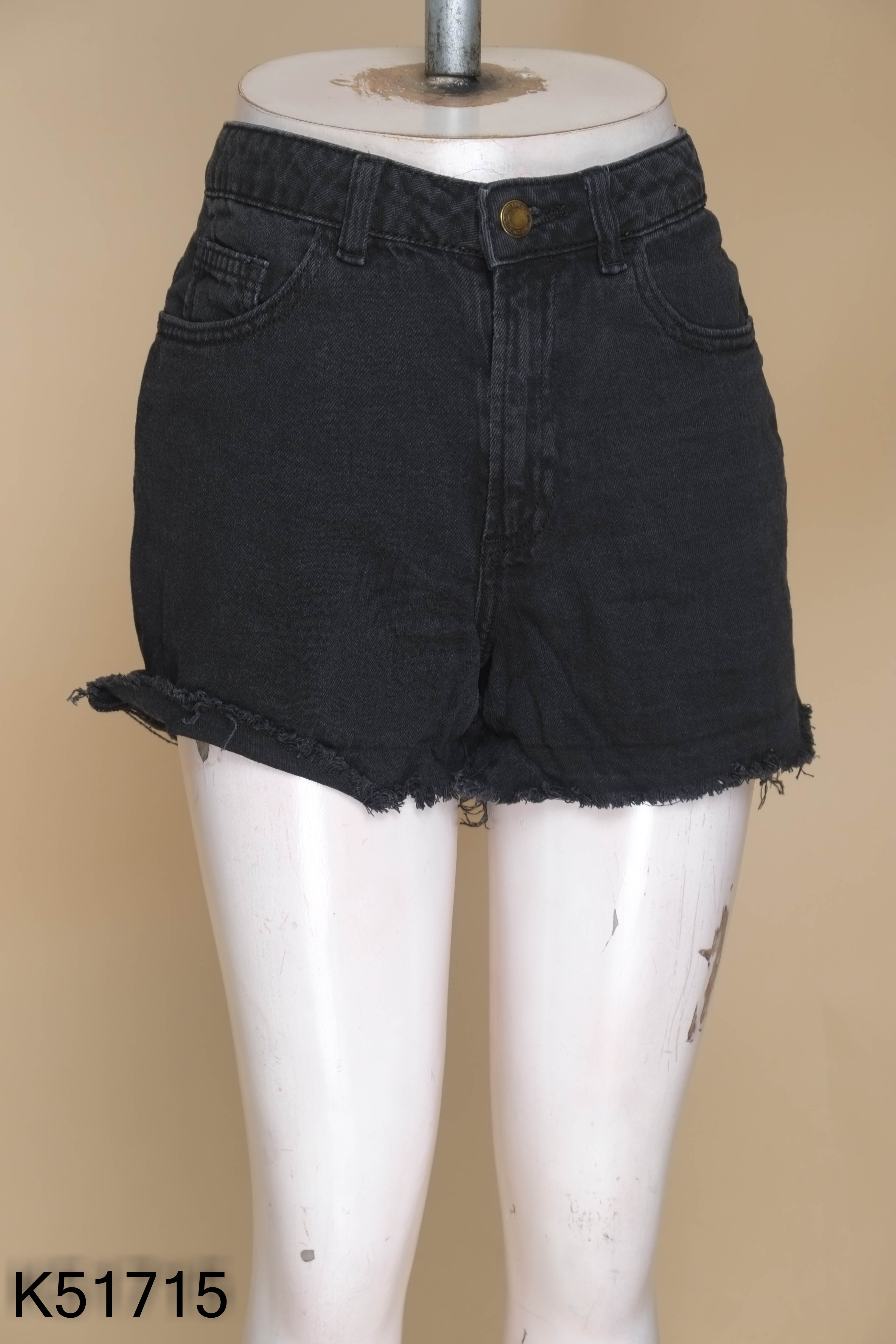 Quần shorts jean đen