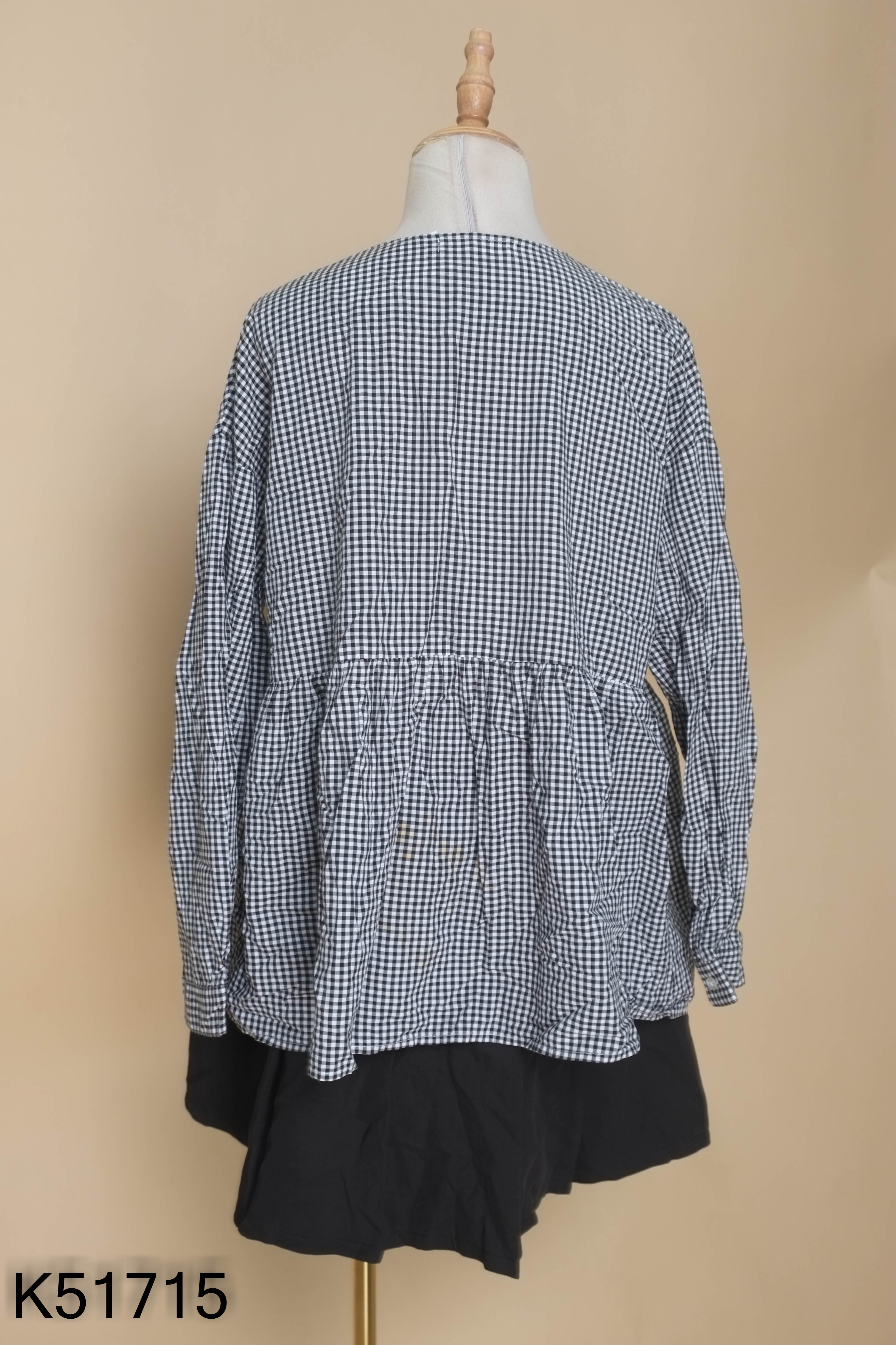 Set áo trắng caro đen + chân váy đen