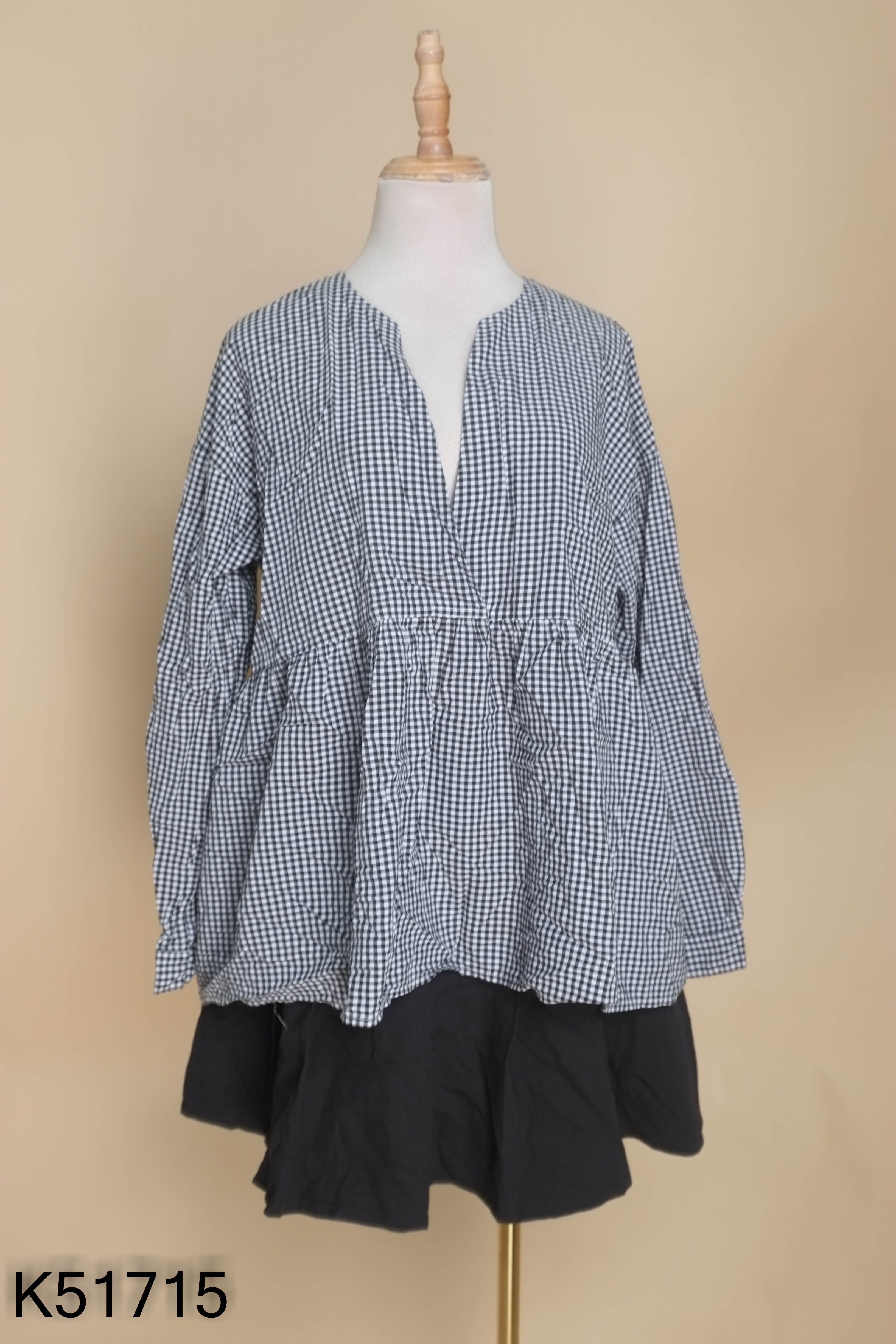 Set áo trắng caro đen + chân váy đen