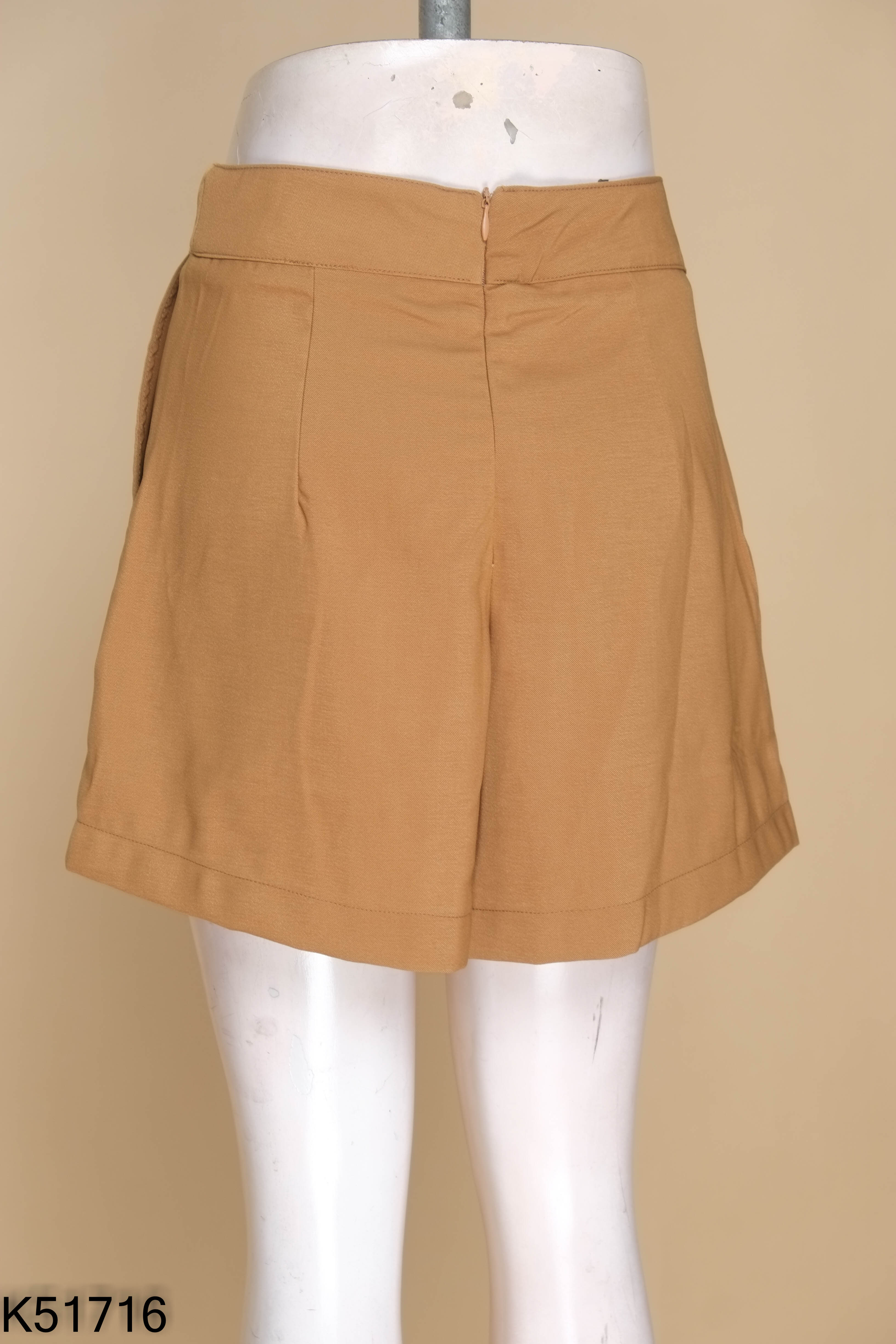 Quần shorts nâu