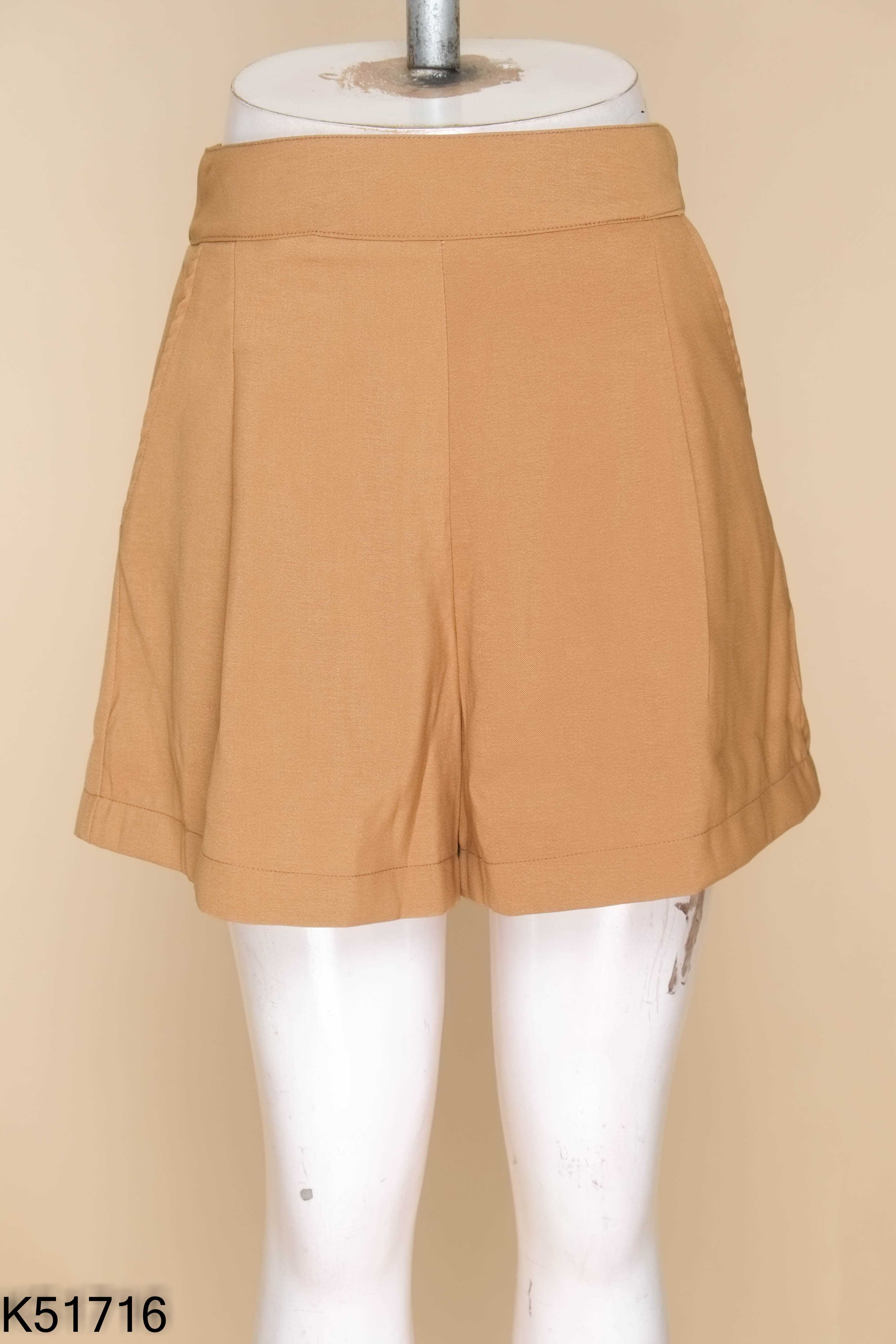 Quần shorts nâu