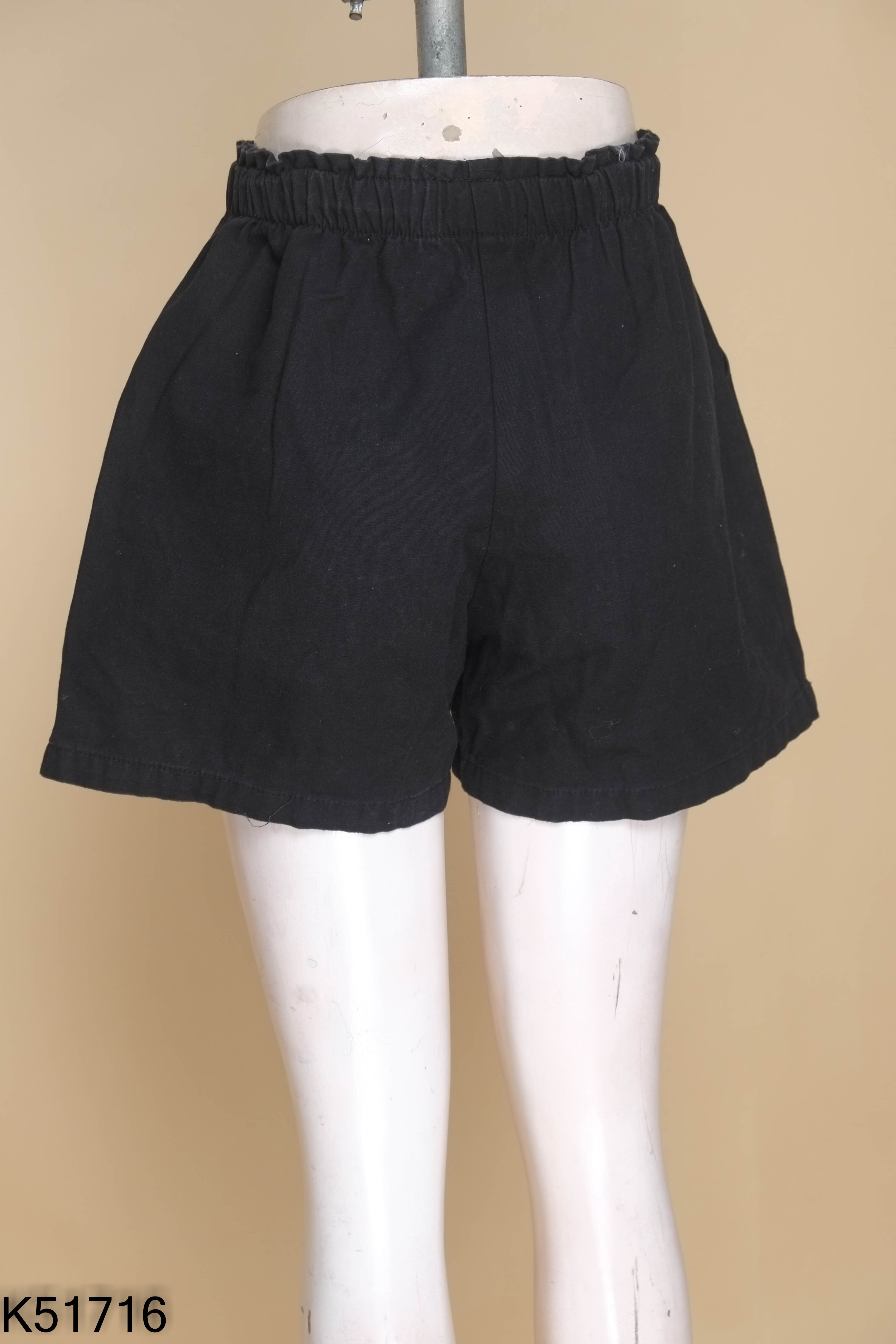 Quần shorts jeans đen