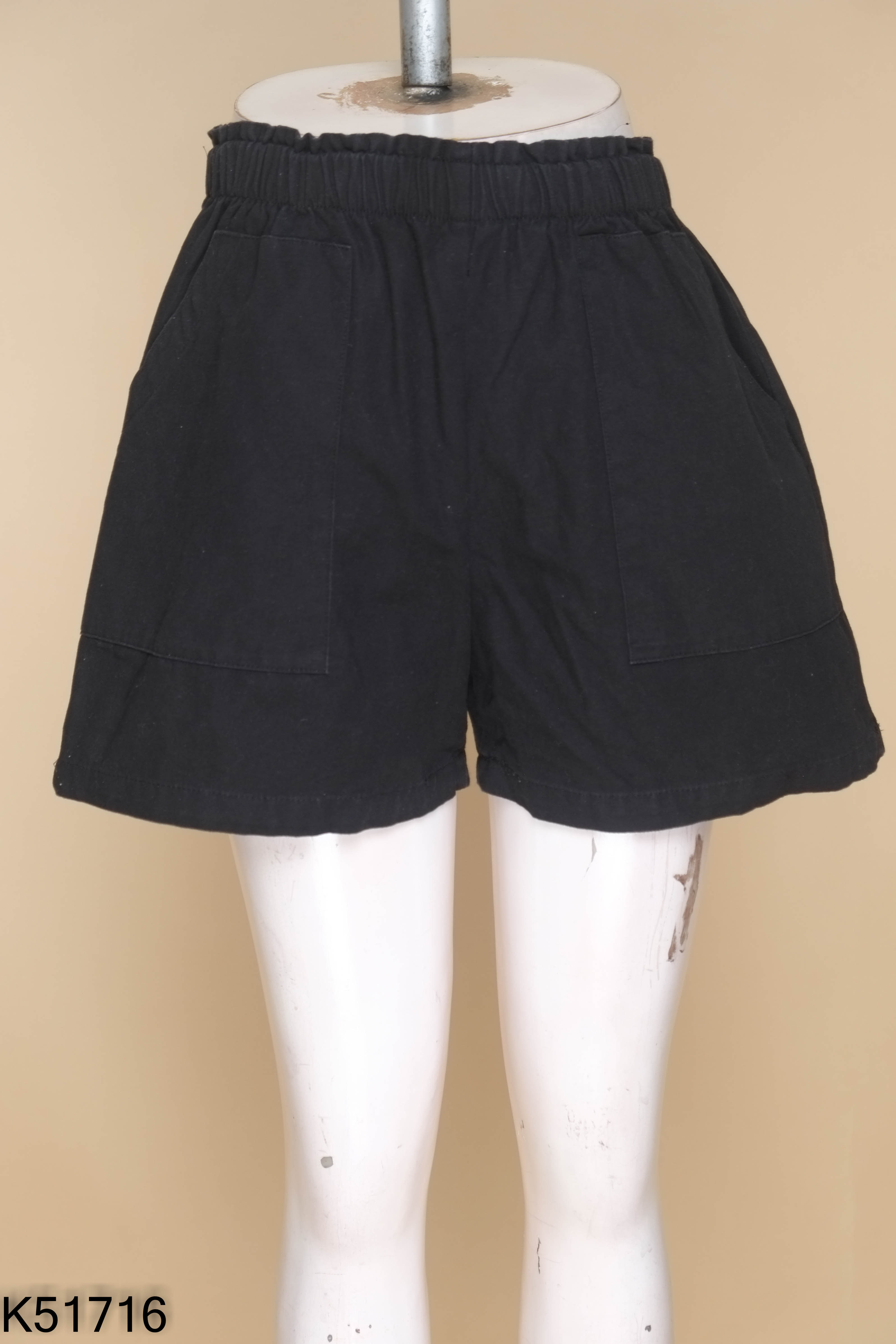 Quần shorts jeans đen