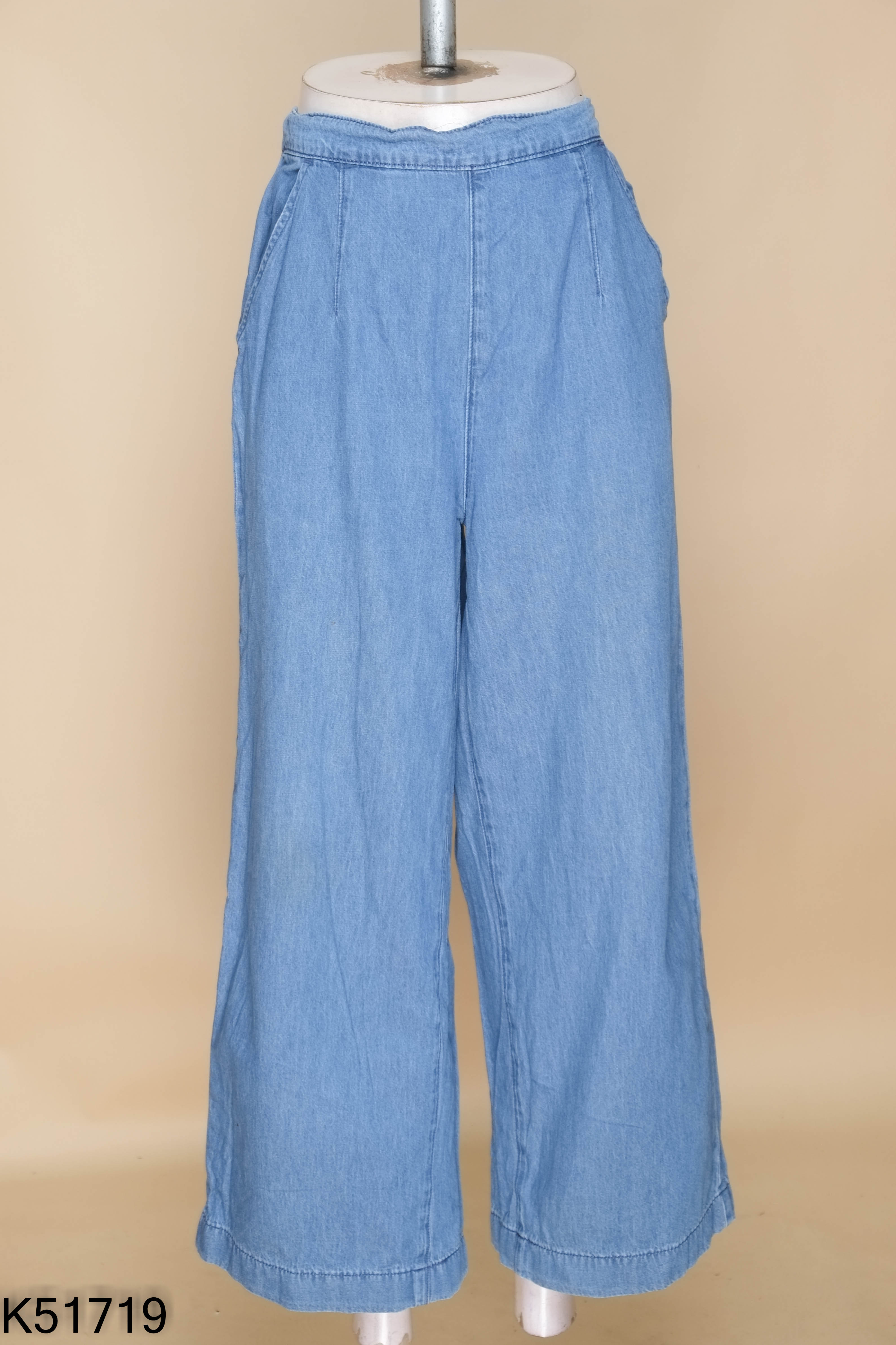 Quần jeans xanh cạp chun CANIFA
