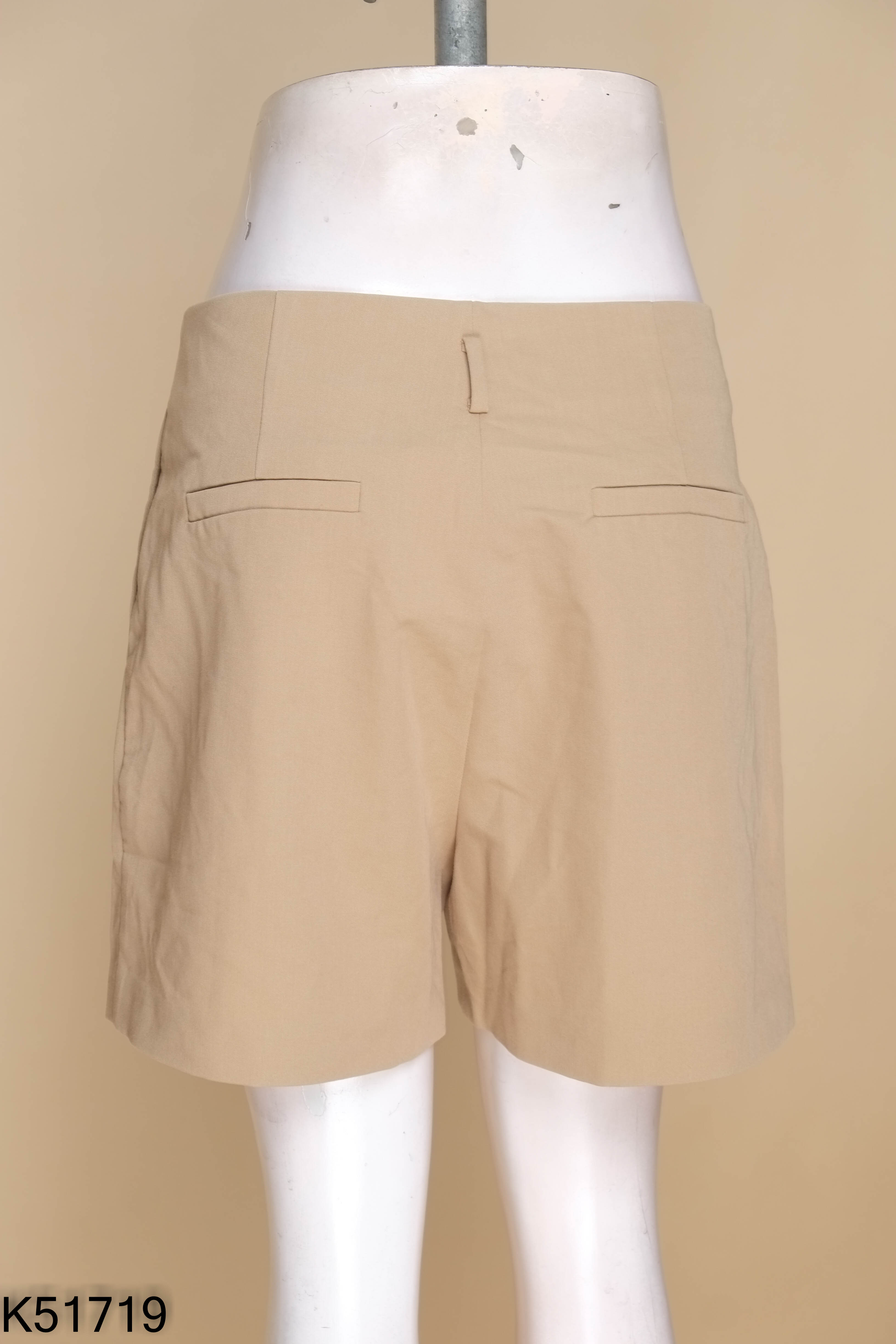 Quần shorts nâu