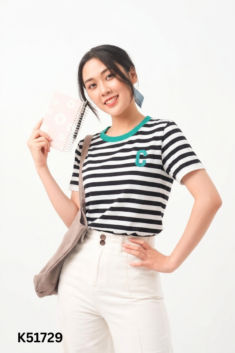 Áo len tráng kẻ đen