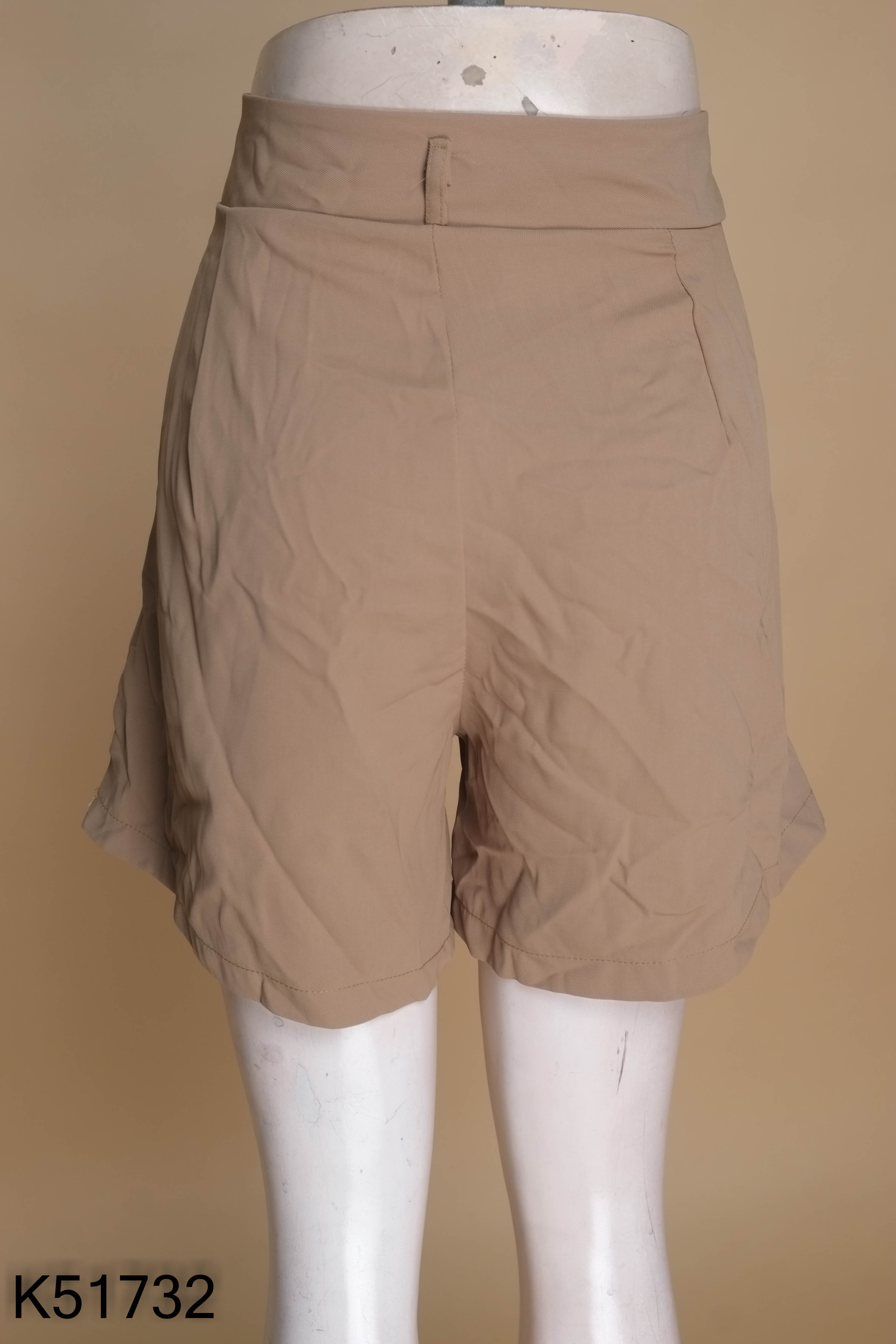 Quần shorts nâu kaki ống rộng